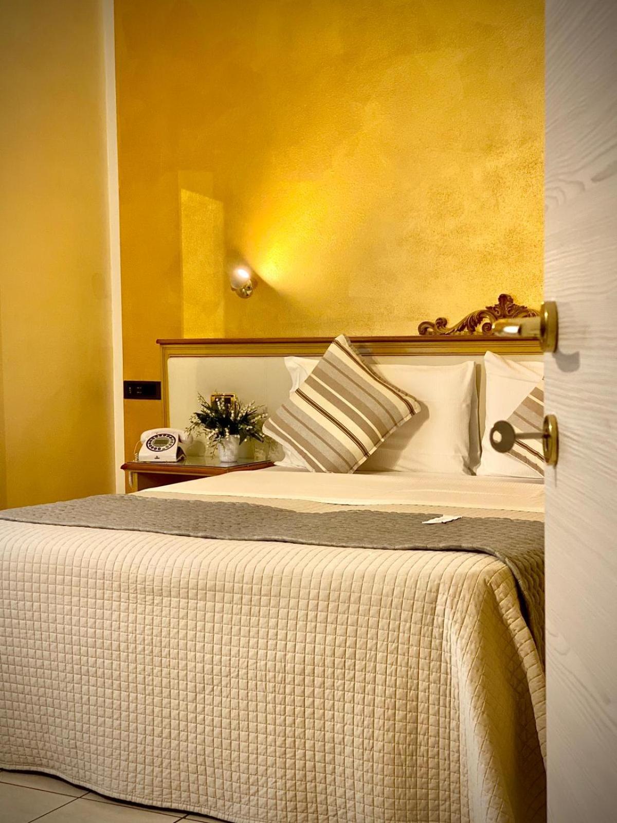 Large Double or Twin Room