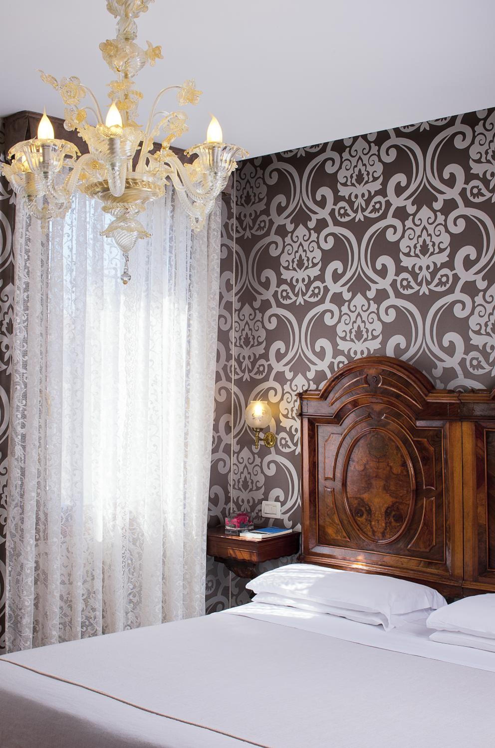 Superior  Room with Canal View