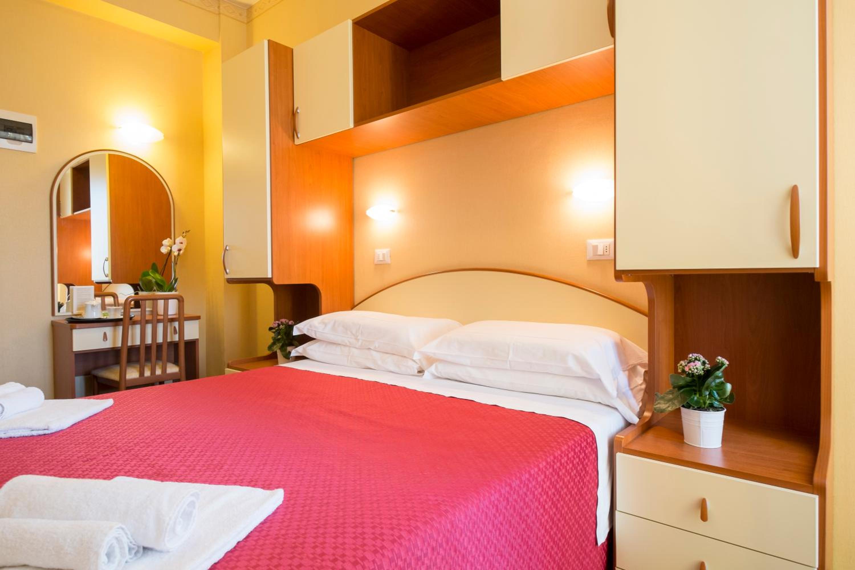 Double Room with Partial Sea View