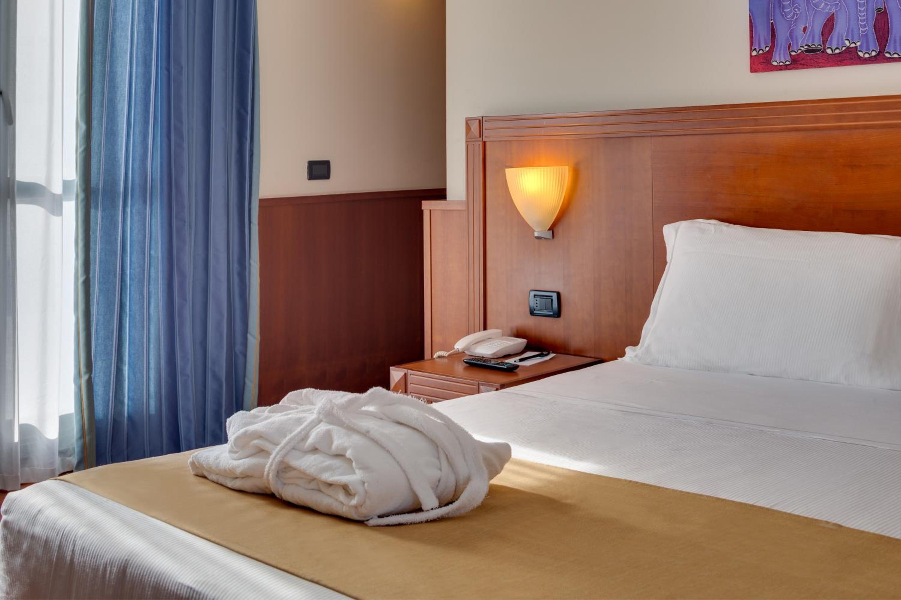 Family Room (2 Adults + 2 Children)