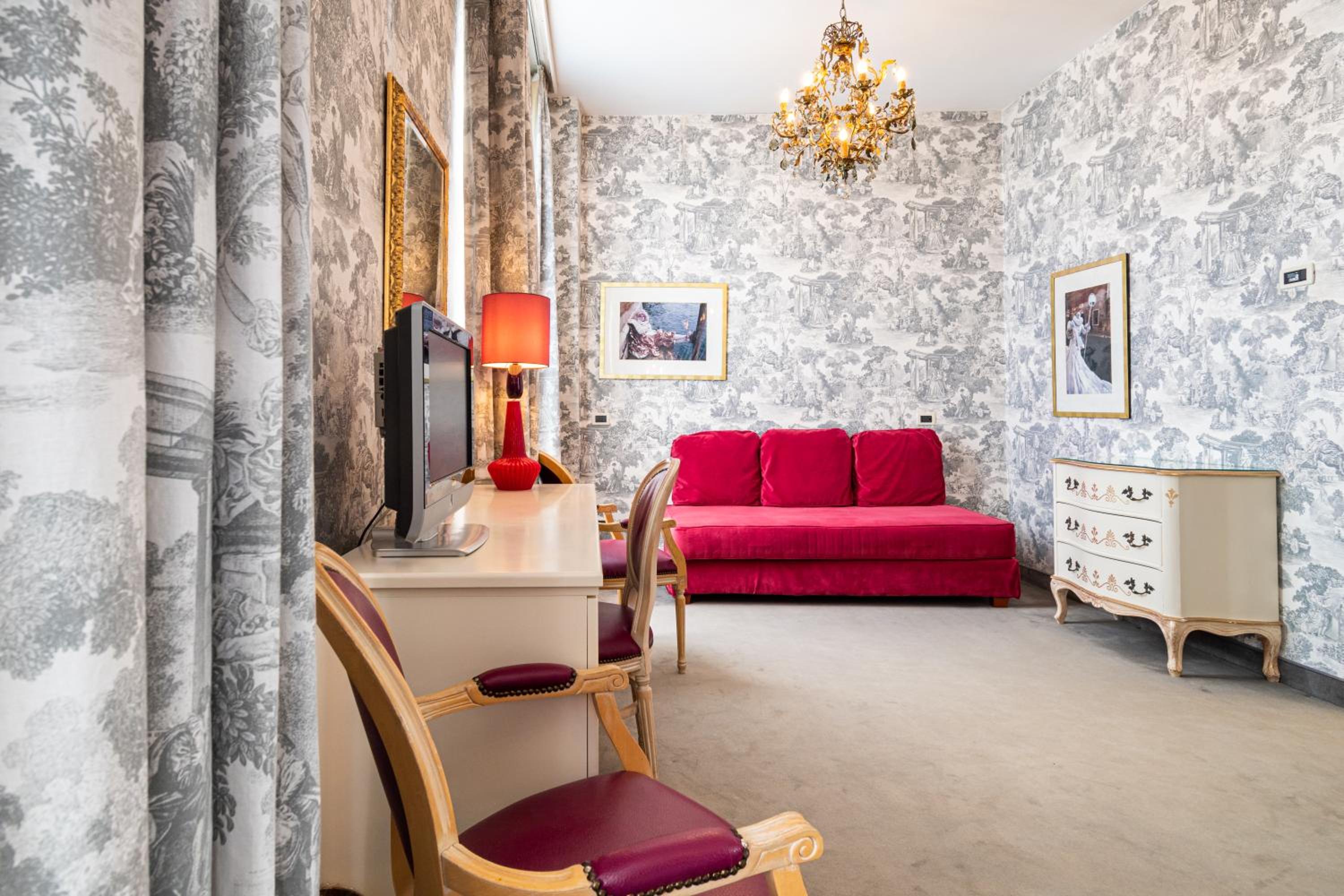 Junior Suite with Rooftop view