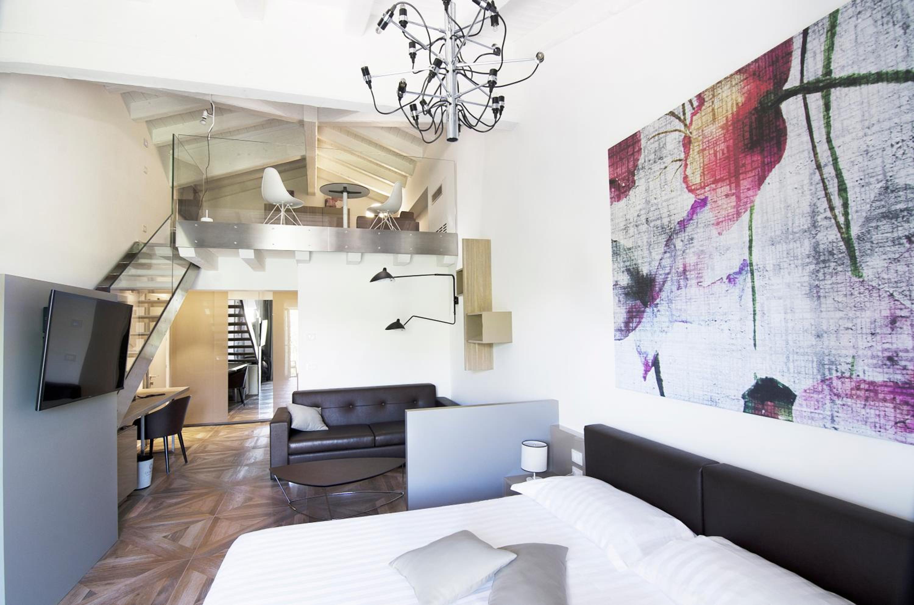 Suite with Balcony and Garden View