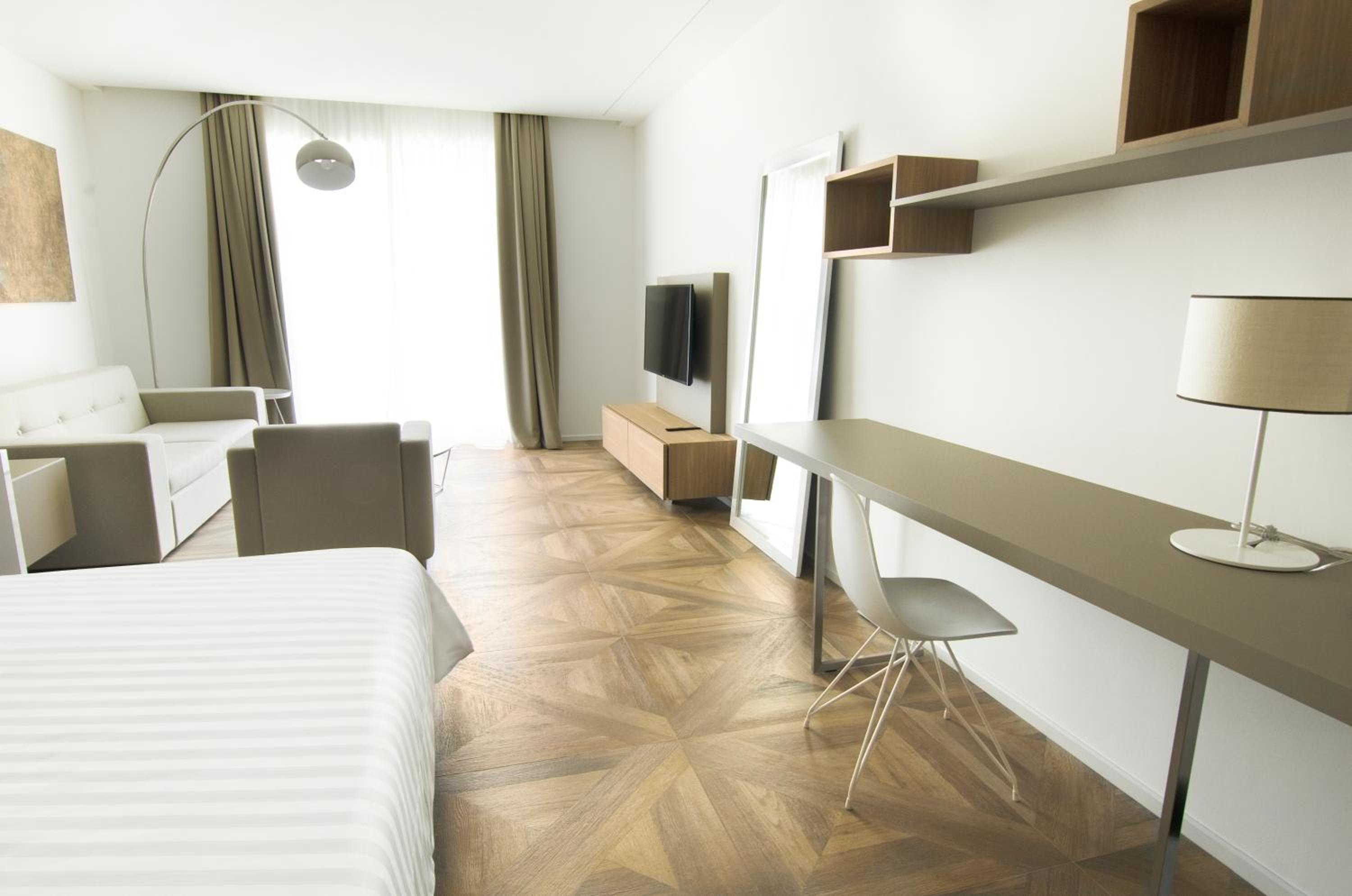 Junior Suite with Balcony and Lake View