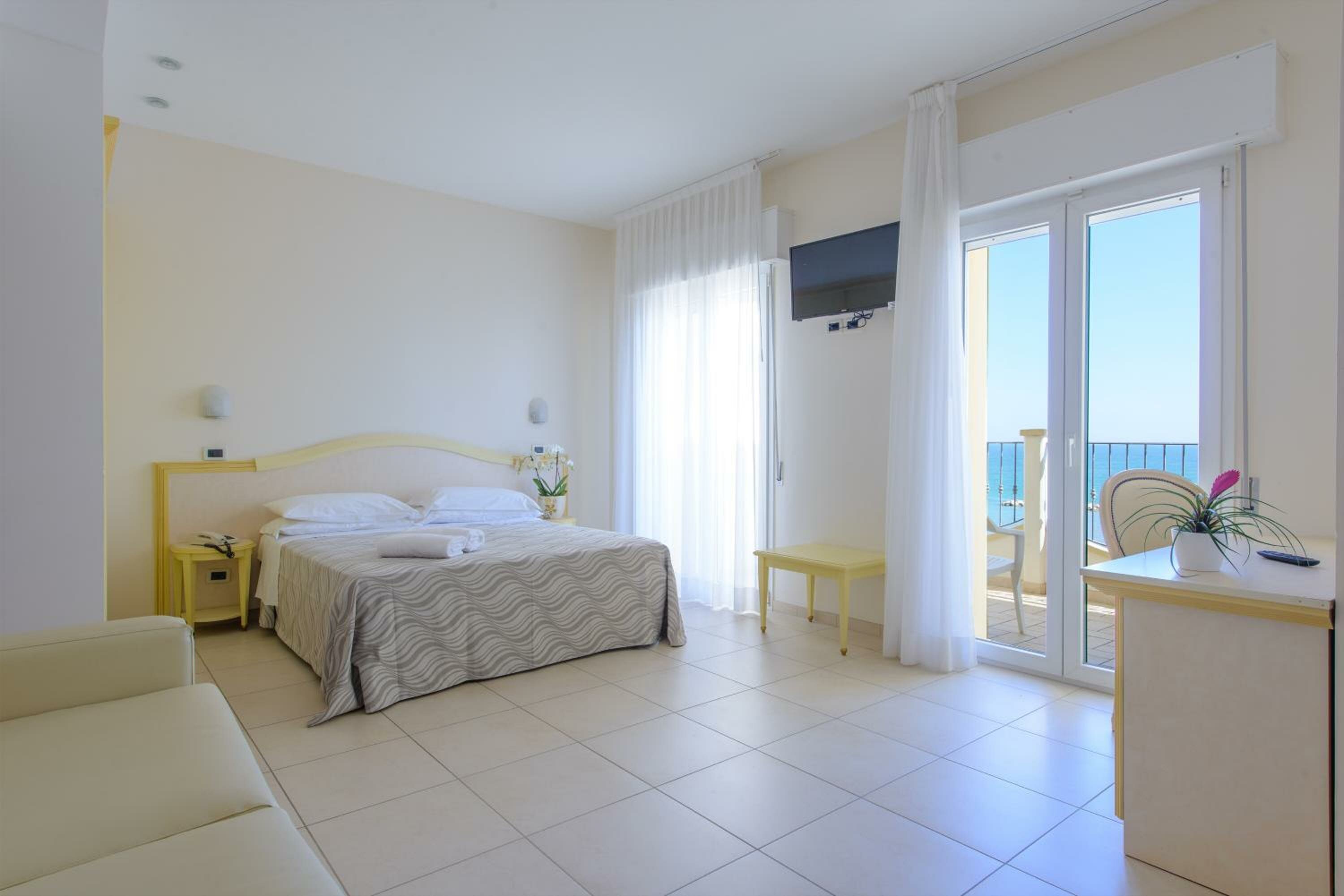 Junior Suite - Beach Front