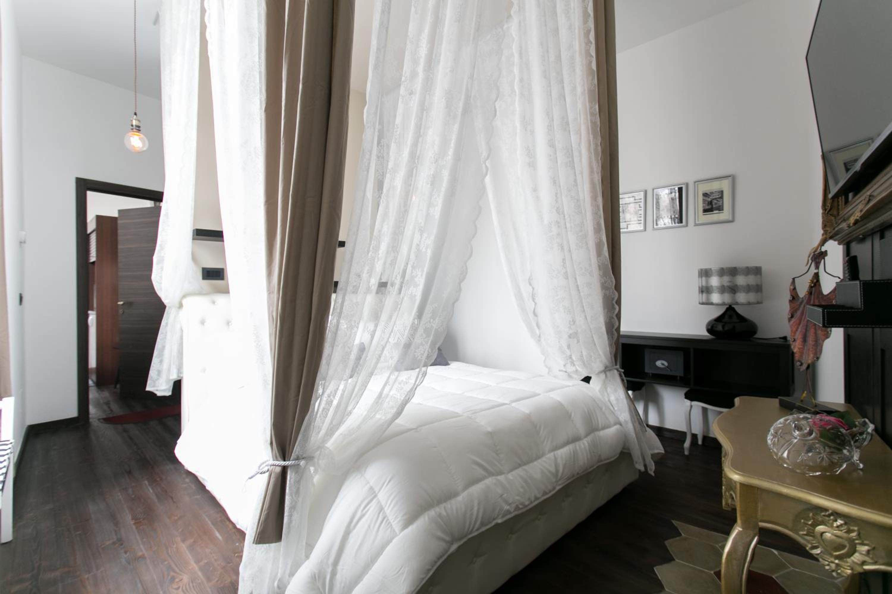 Gold Apartment