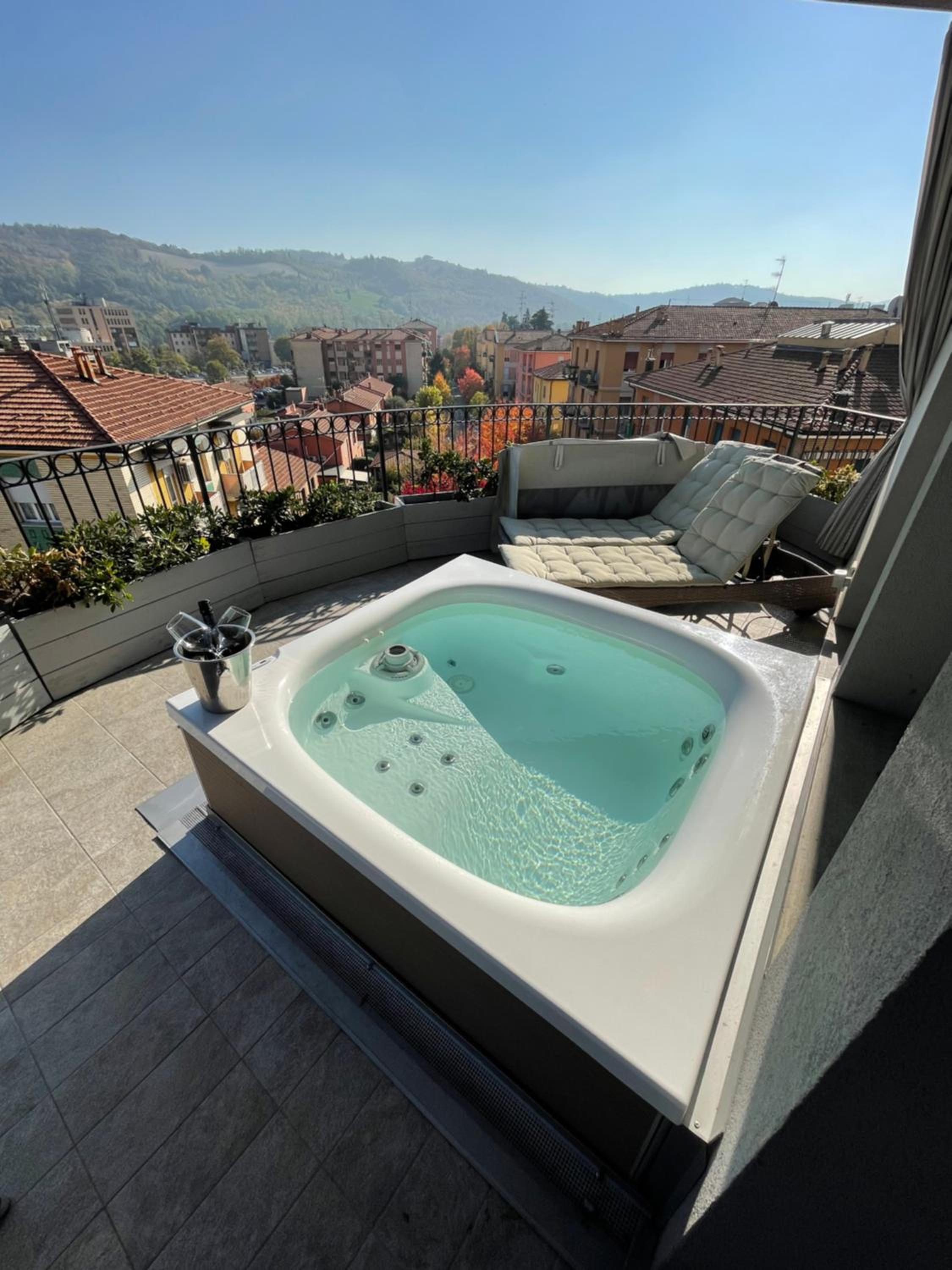 Suite with Balcony and Spa Bath