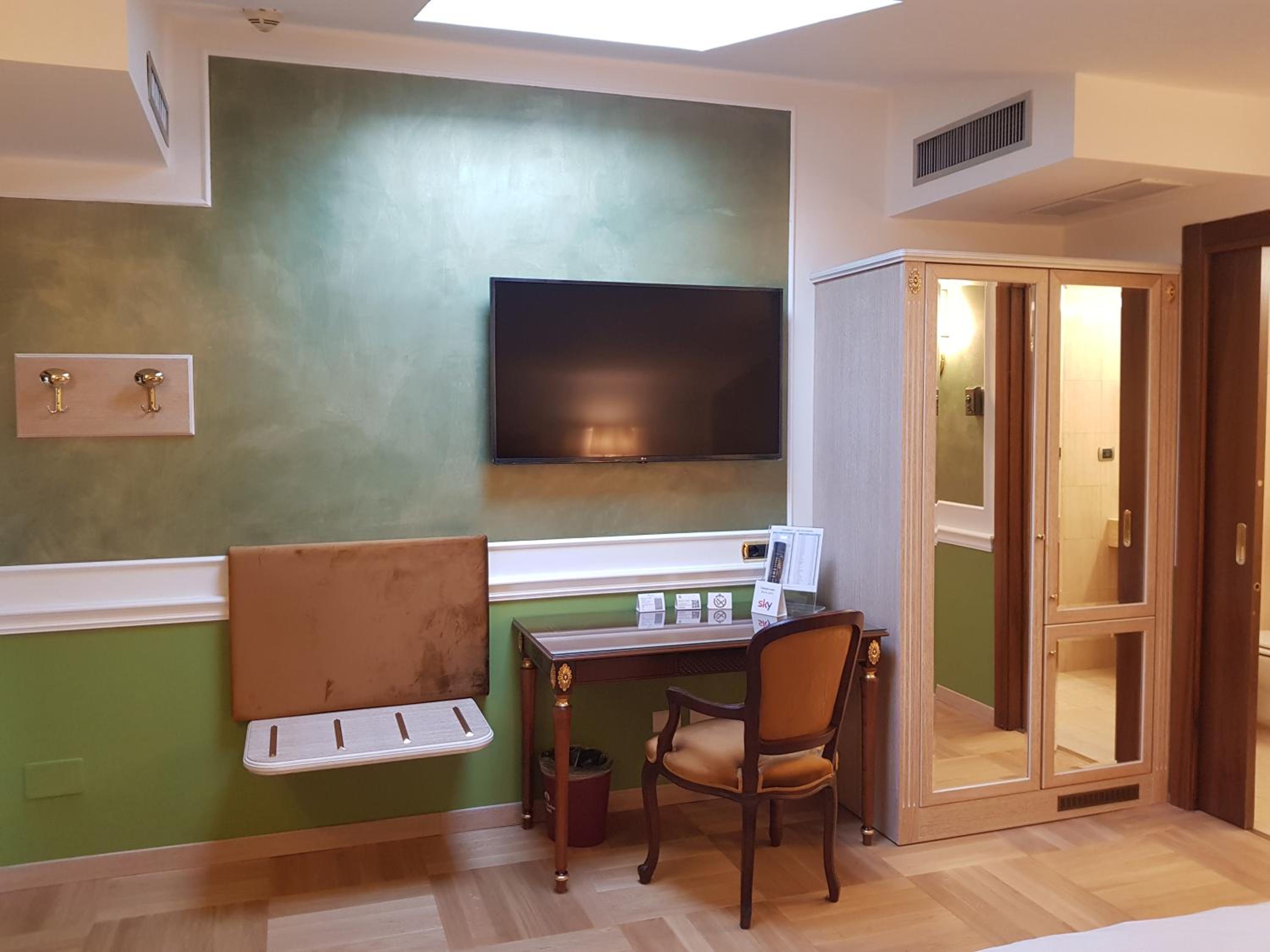 Family Room (2 Adults + 2 Children)