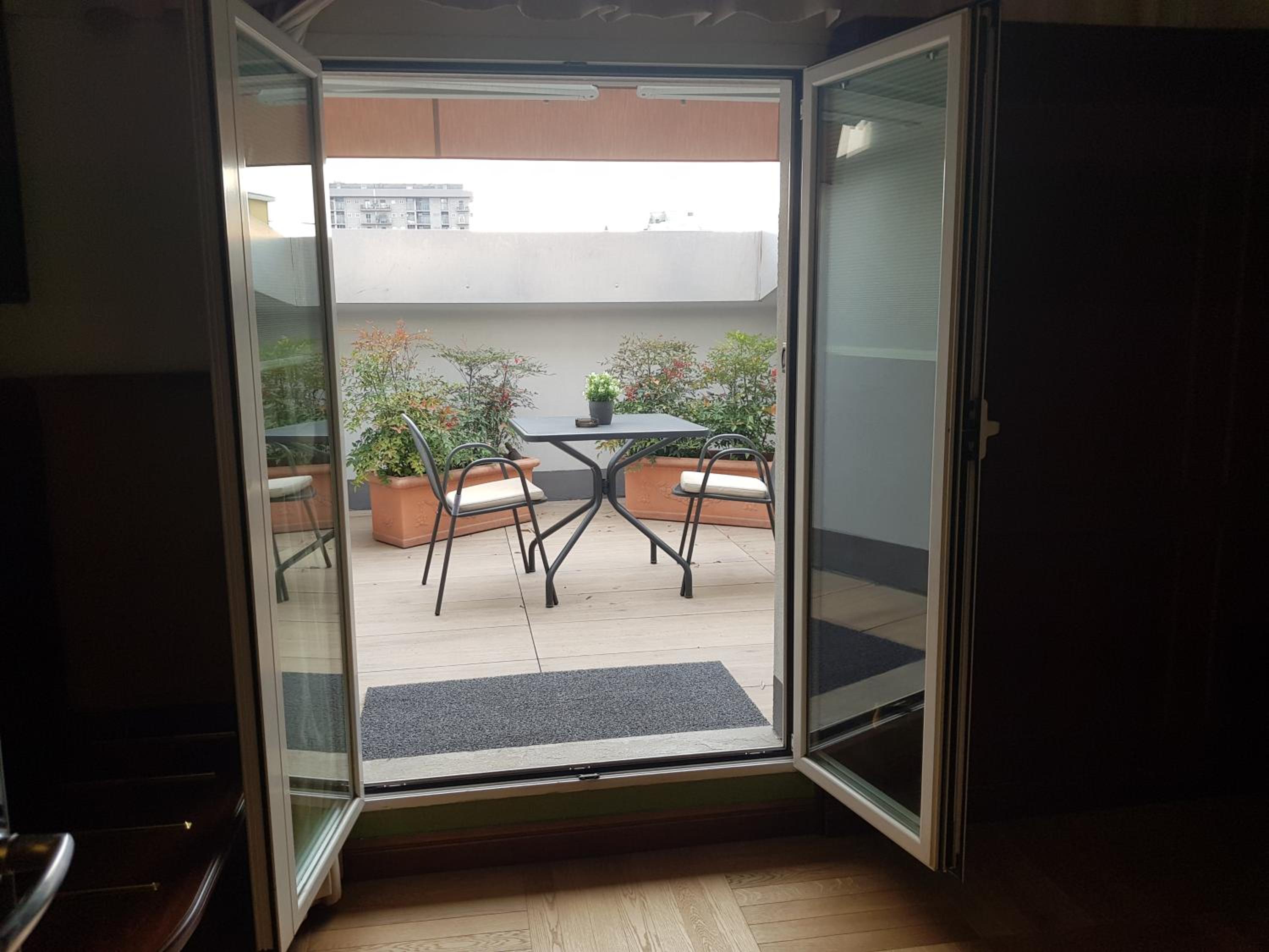 Family Room (2 Adults + 2 Children)