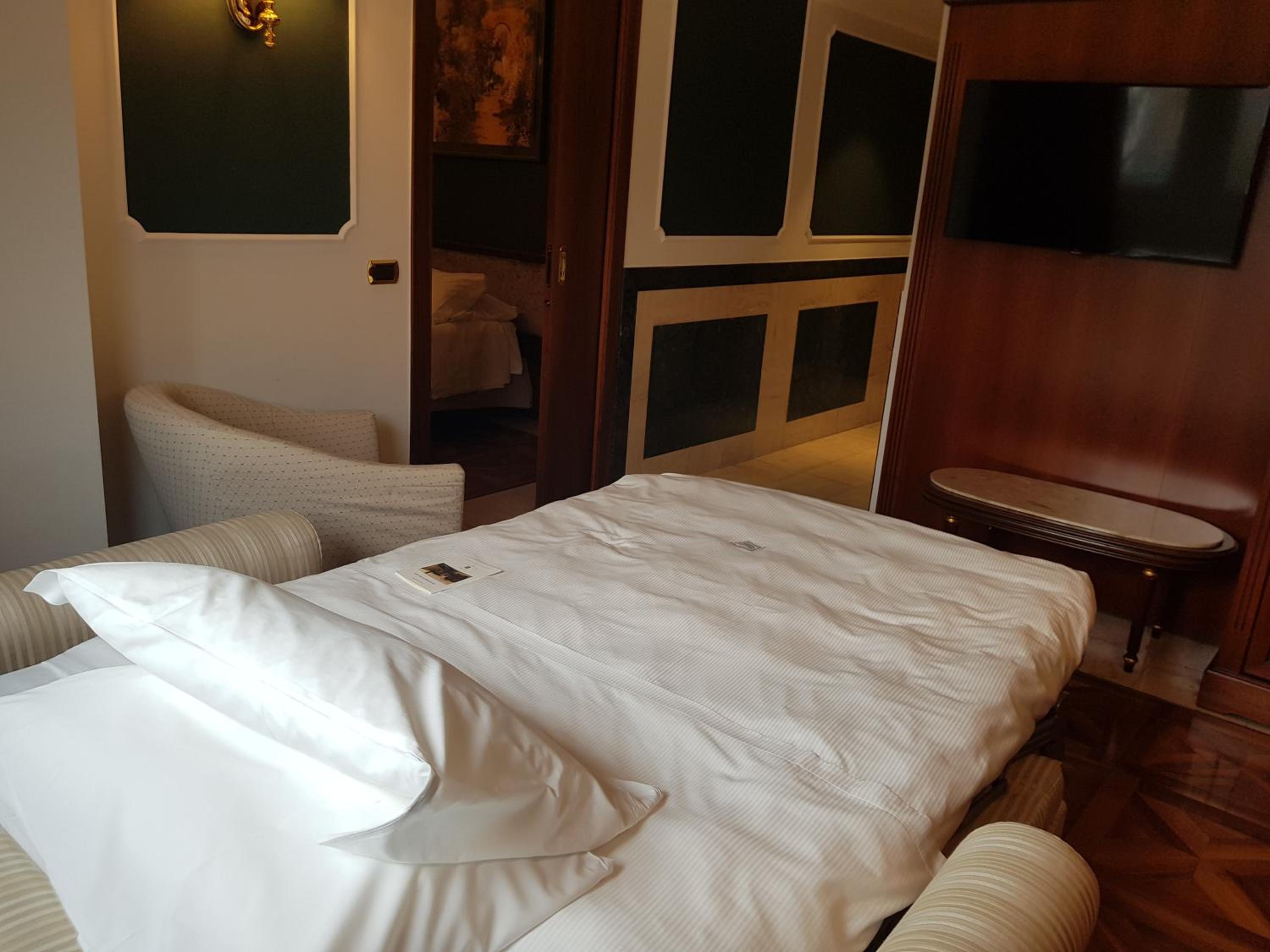 Family Room (2 Adults + 2 Children)