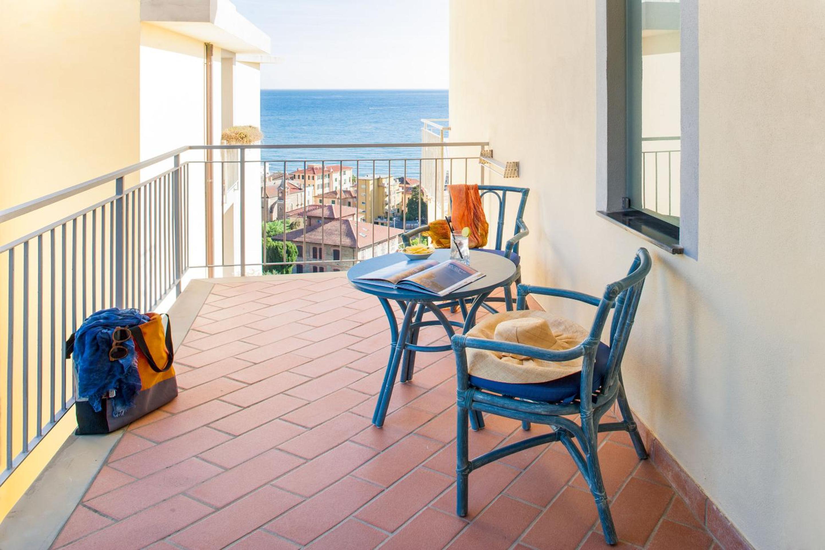  Double or Twin Room with Partial Sea View