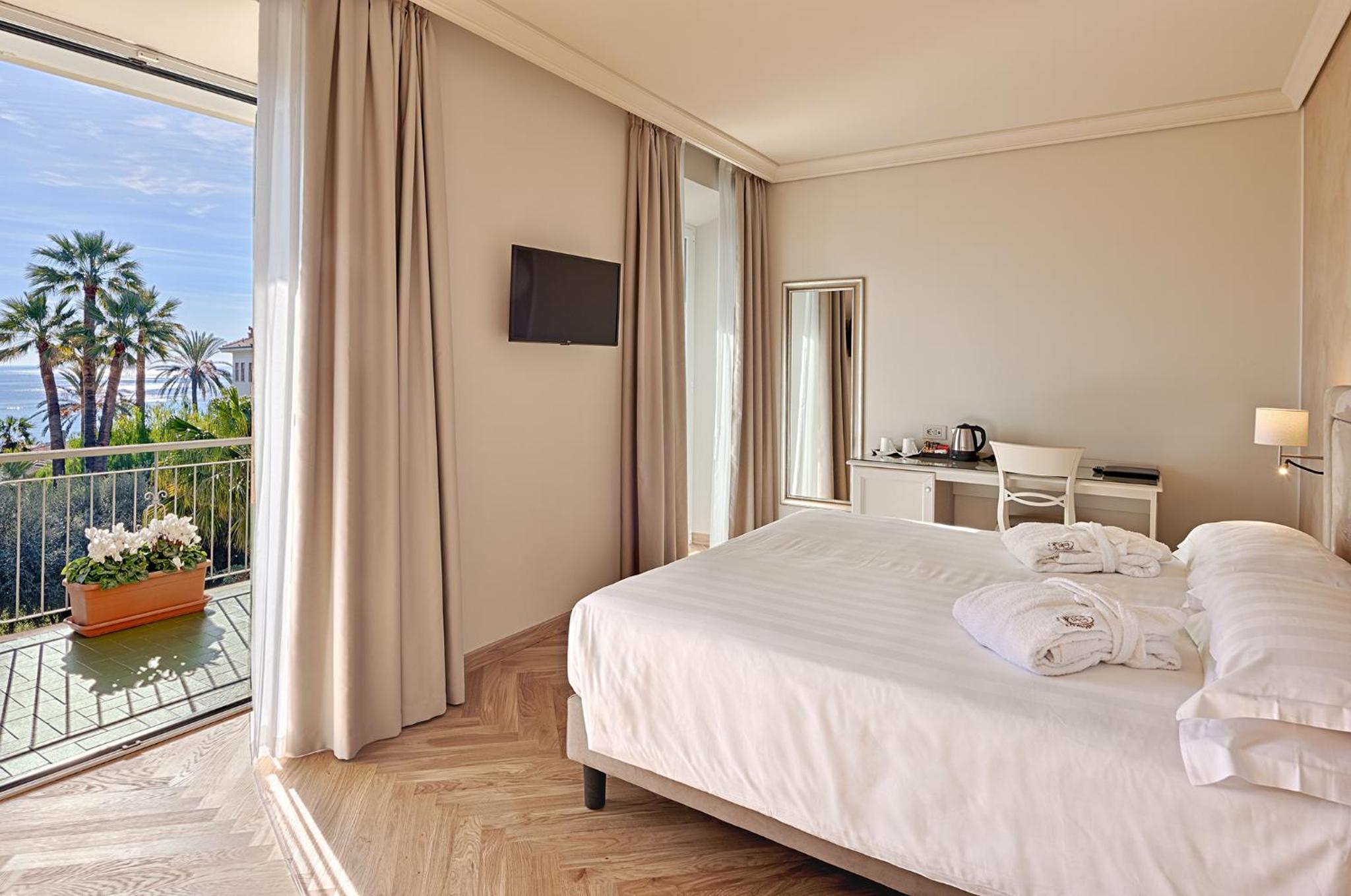 Deluxe Double Room with Sea Side 