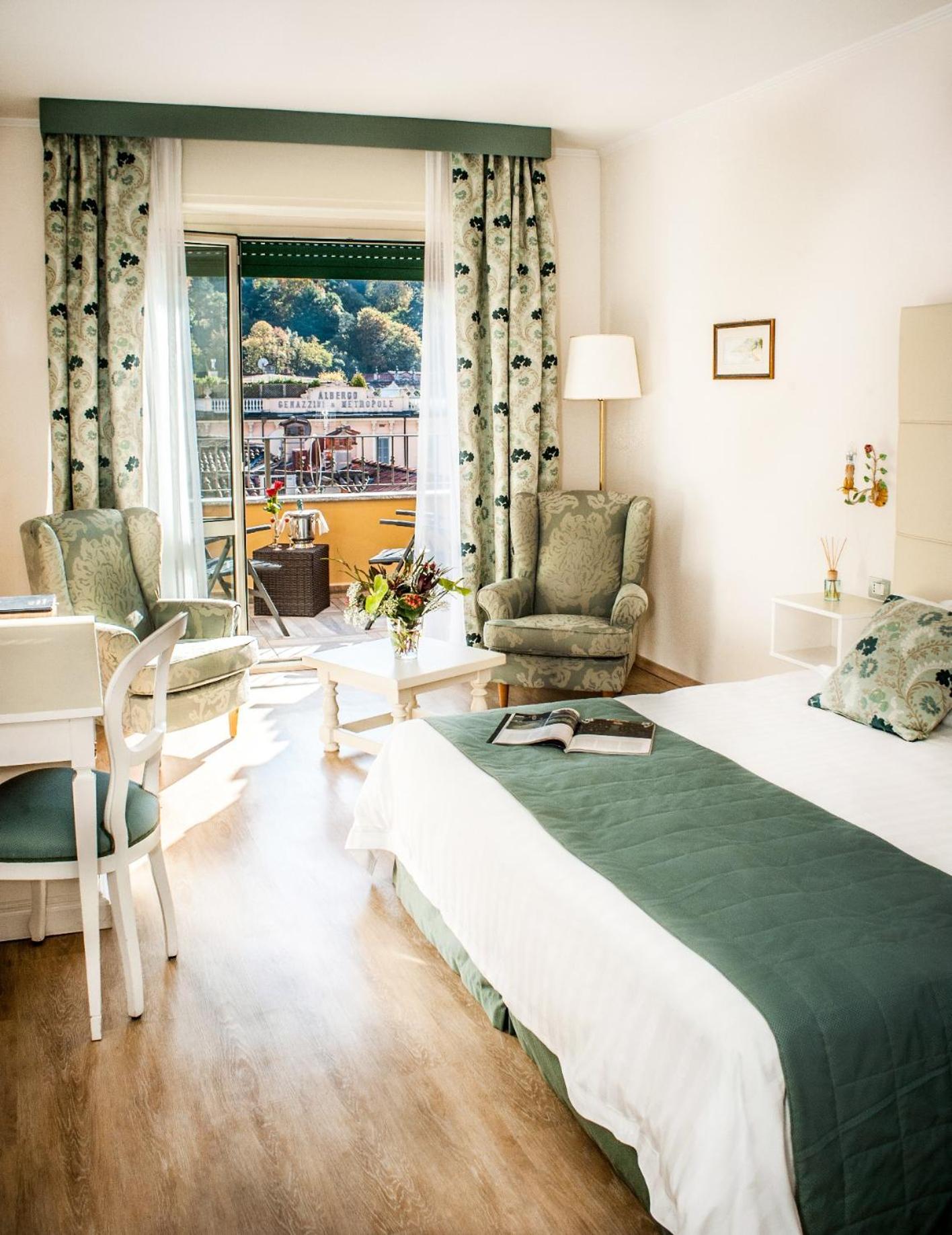 Deluxe Double or Twin Room with partial Lake View