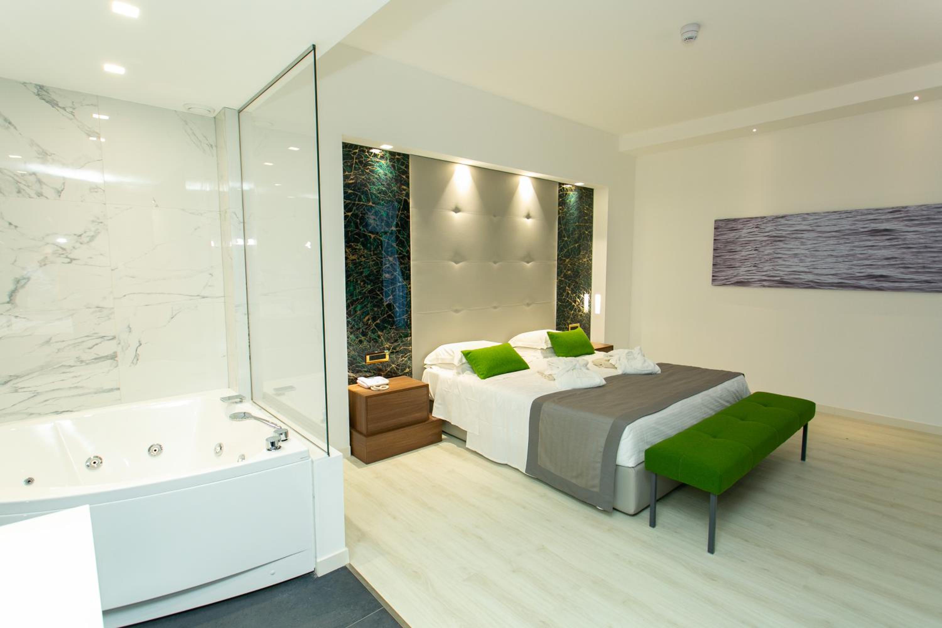 Suite with Spa Bath