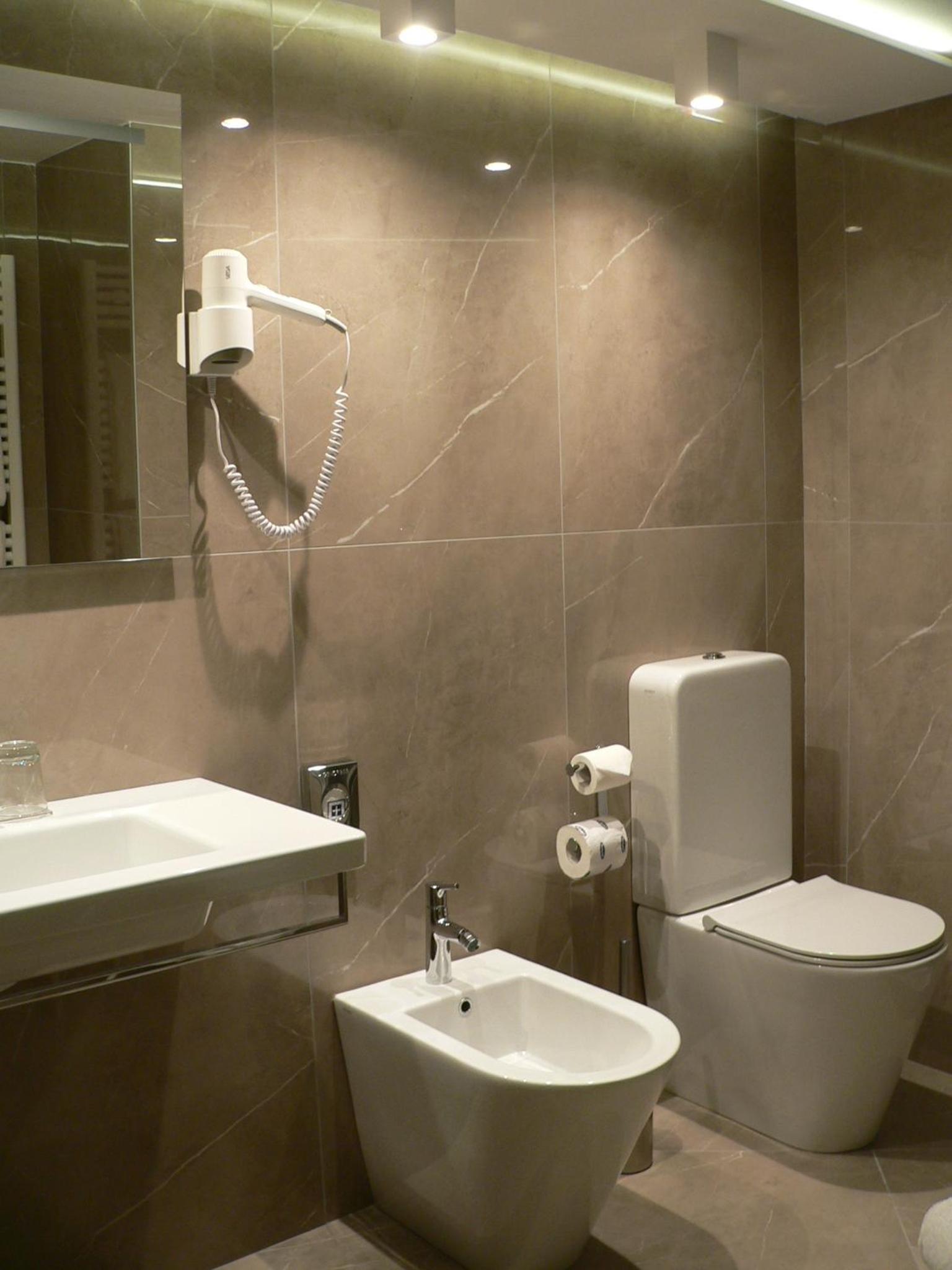 Quadruple Room with Private Bathroom