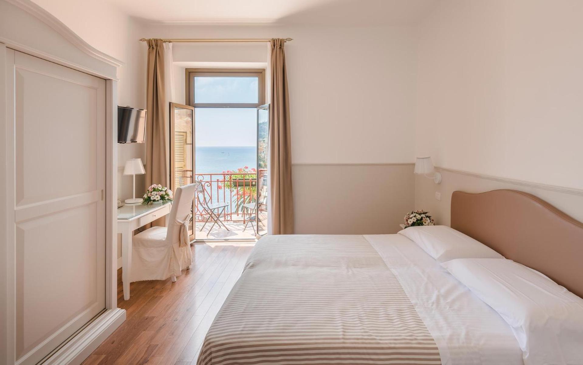 Double or Twin Room with Sea View