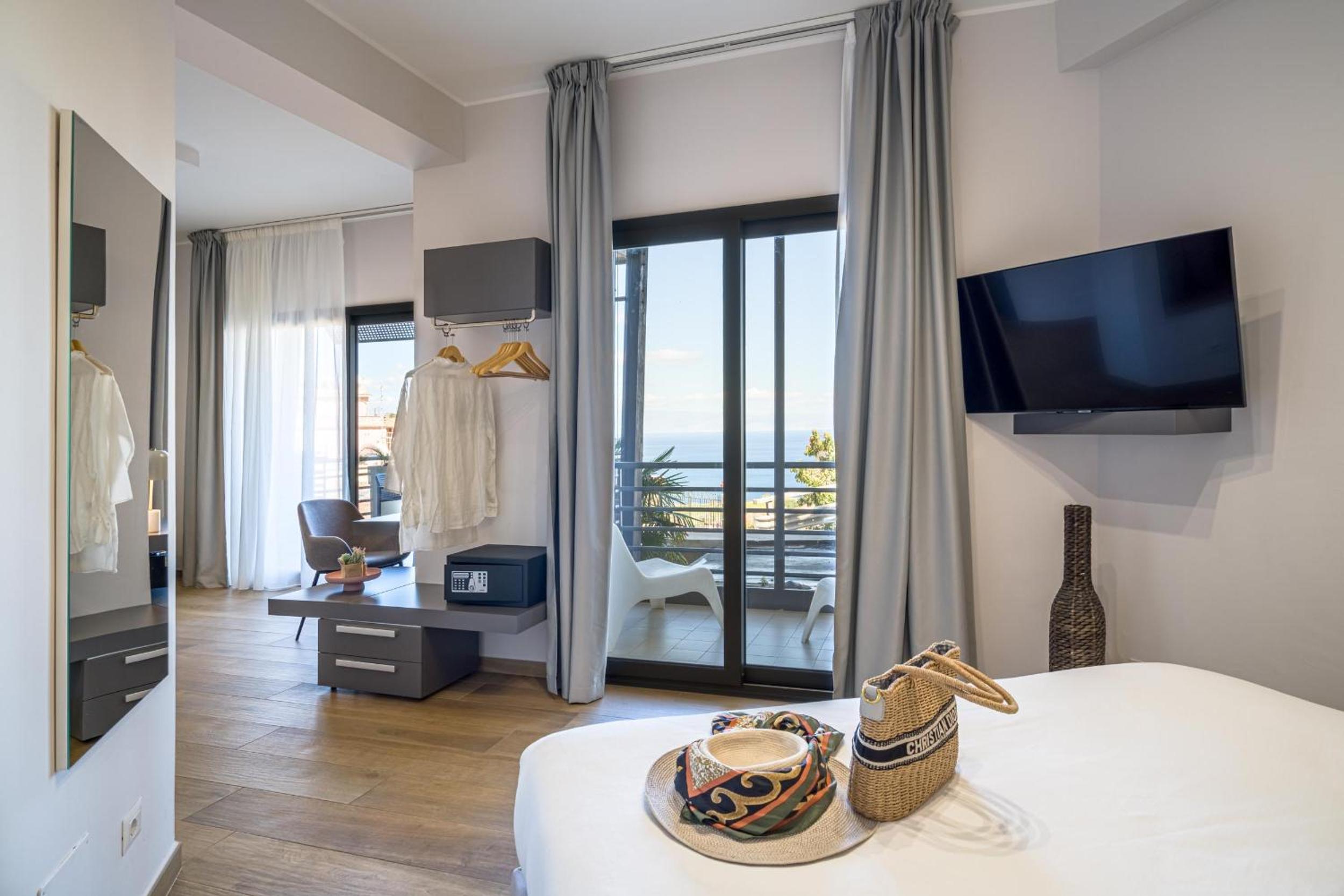 Family Room with Balcony and Partial Sea View