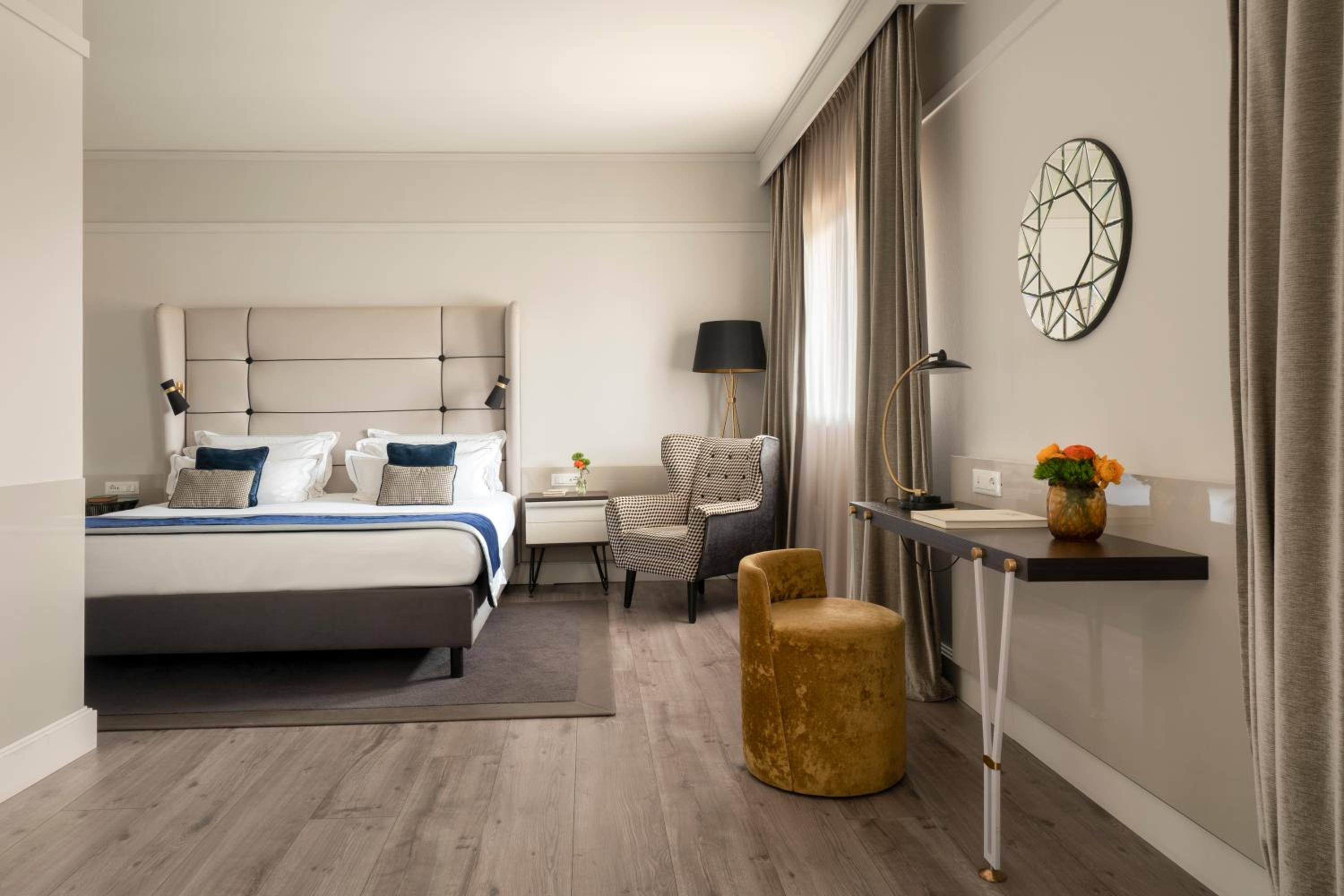 Junior King Suite with Sofa Bed