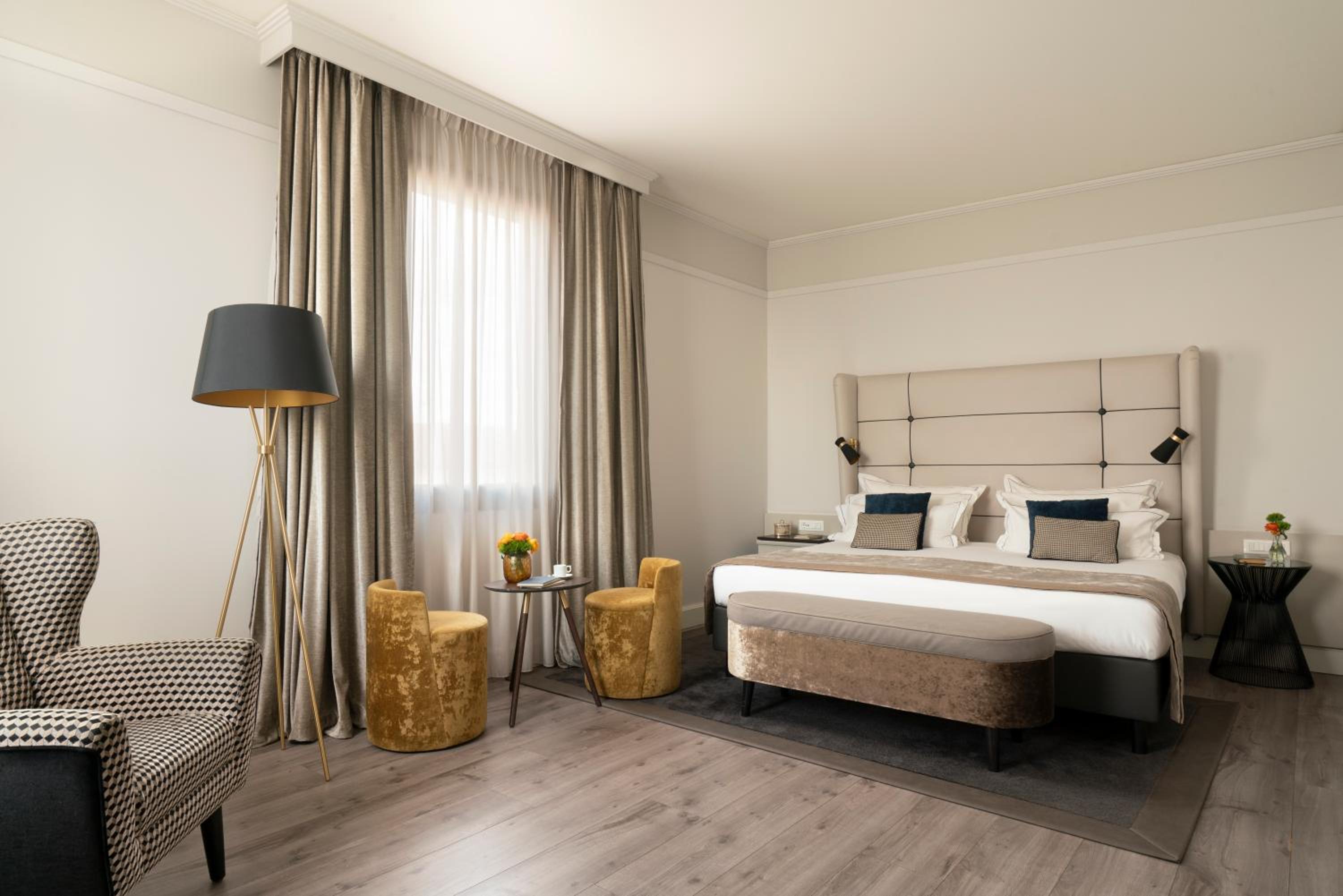 Junior King Suite with Sofa Bed