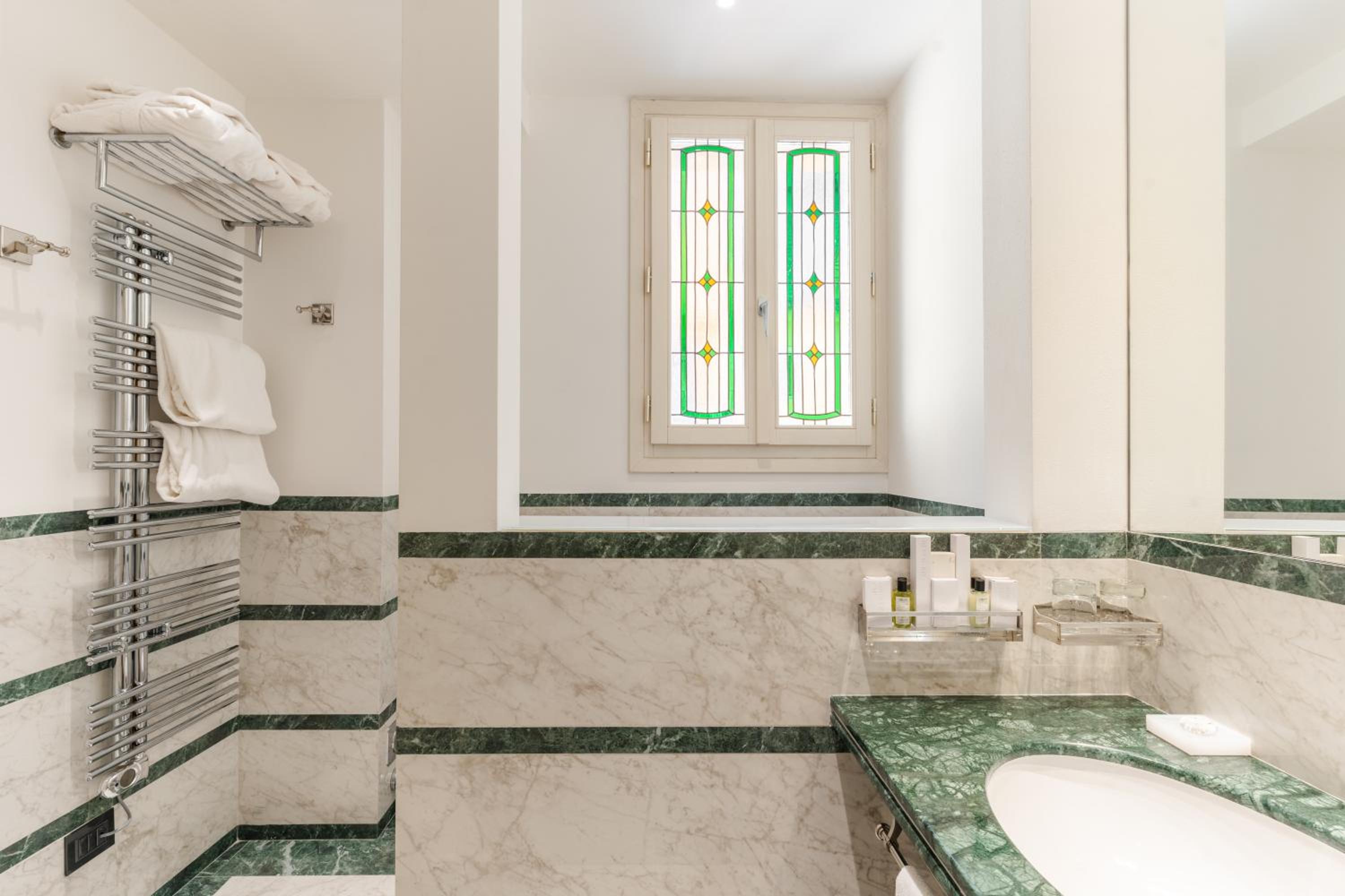 One-Bedroom Apartment - Annex