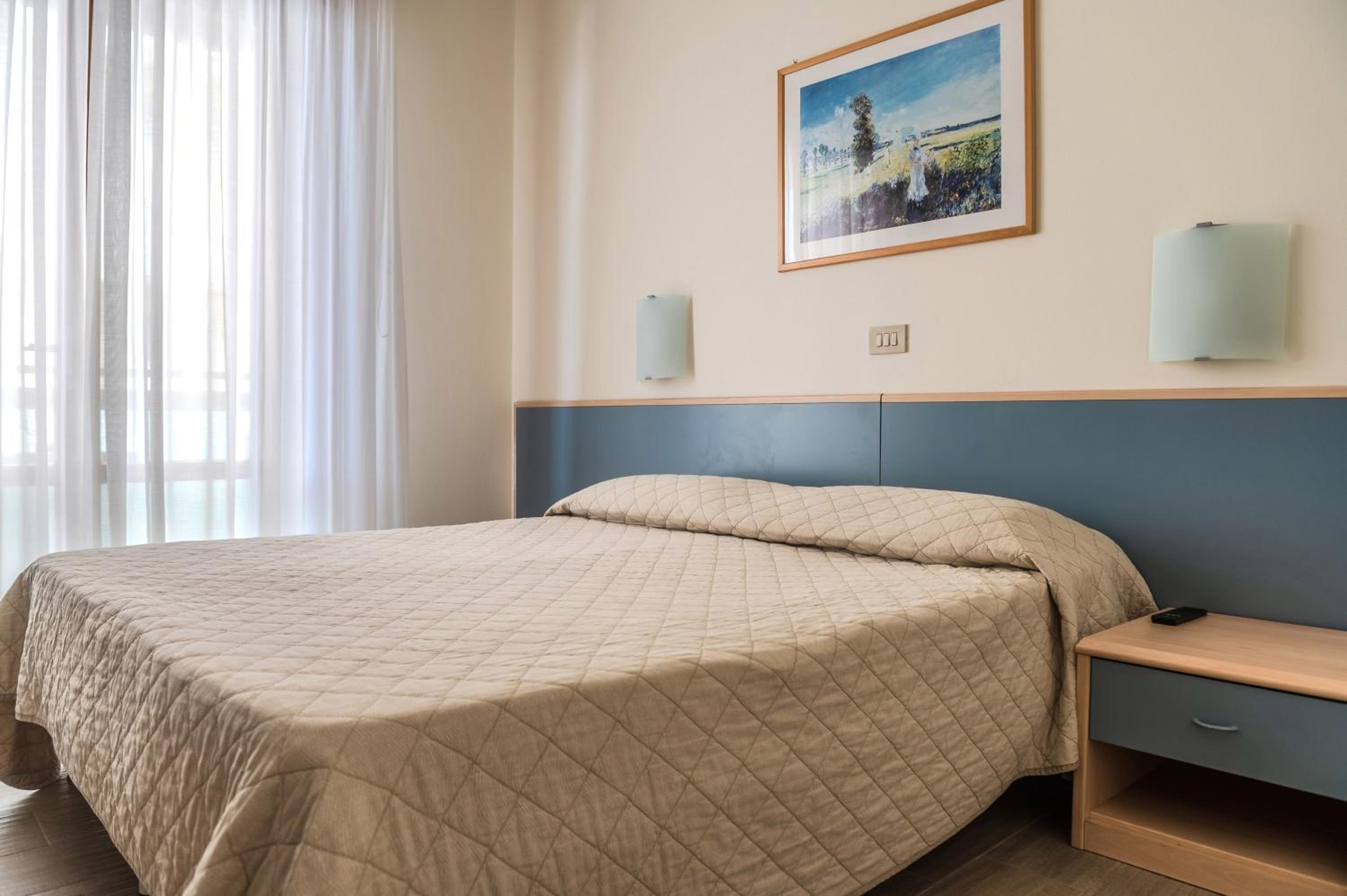 Standard Quadruple Room with Side Sea View