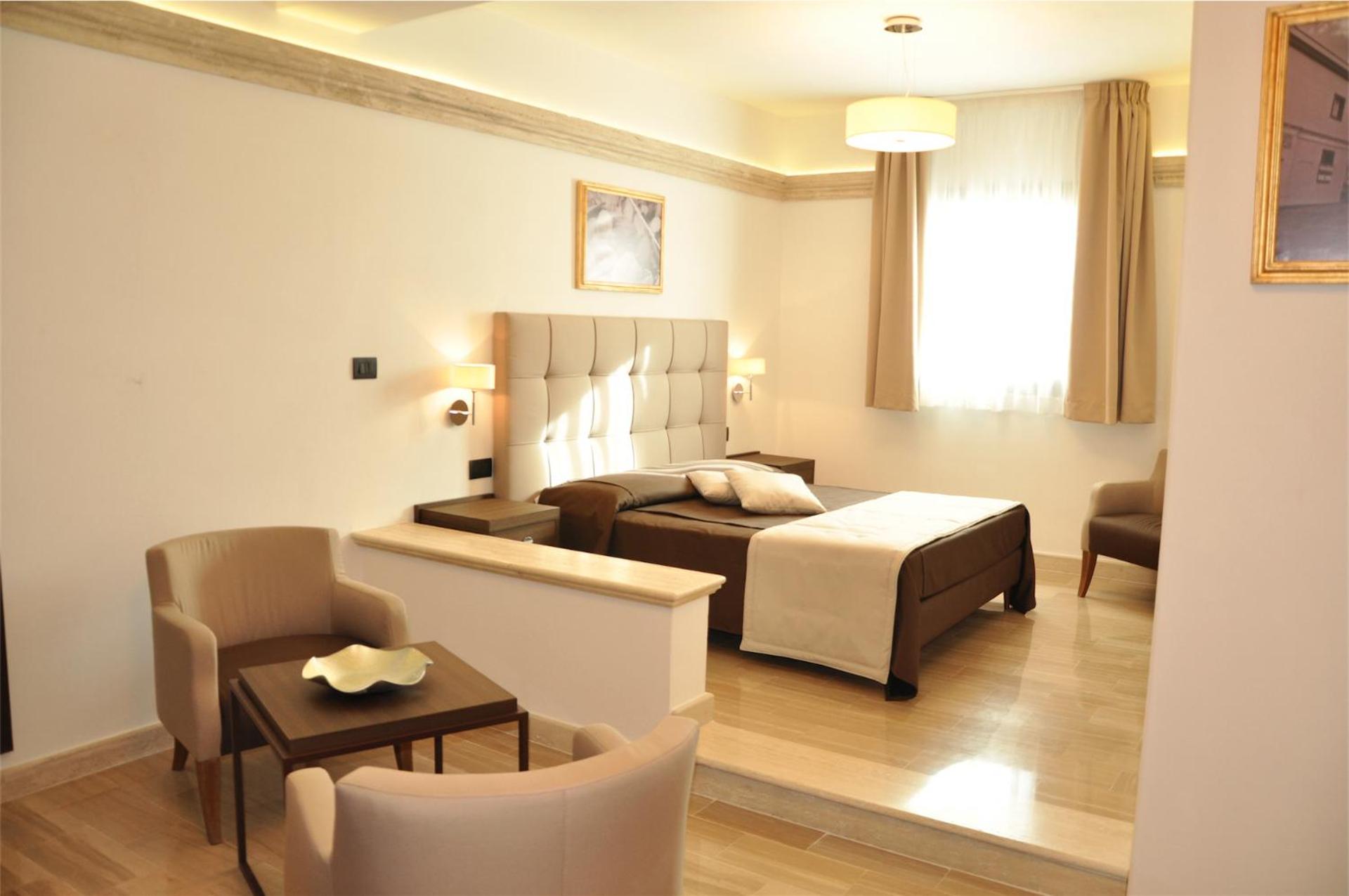 Deluxe Suite with Spa Bath