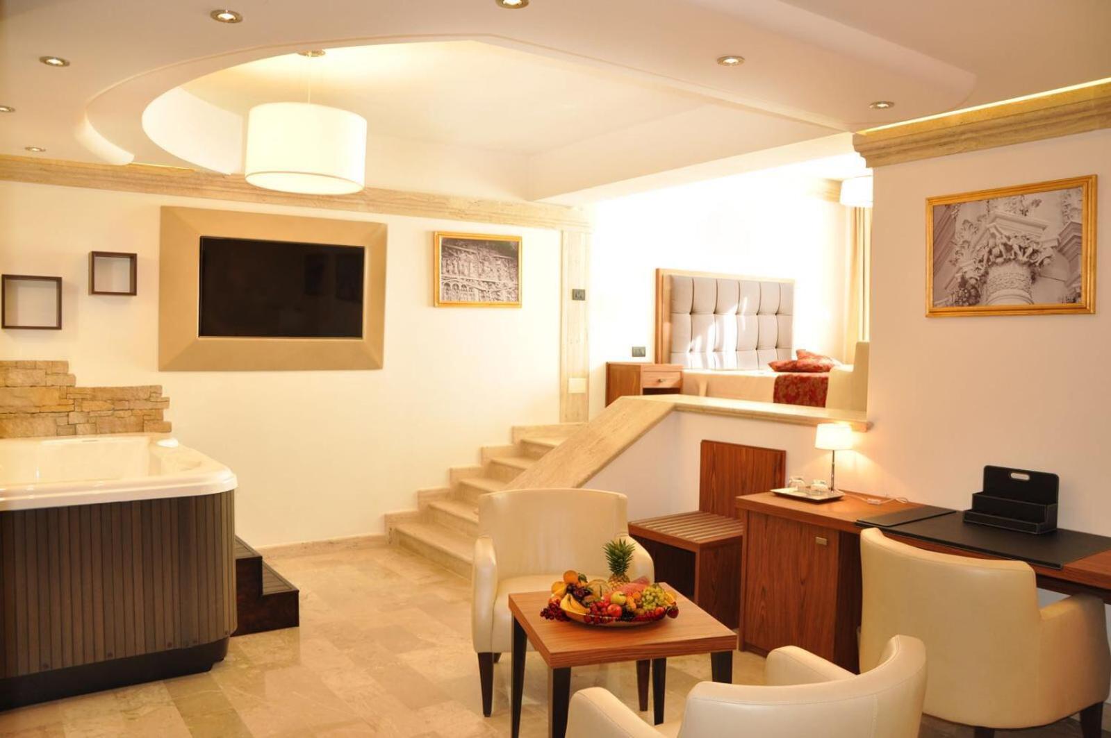 Deluxe Suite with Spa Bath