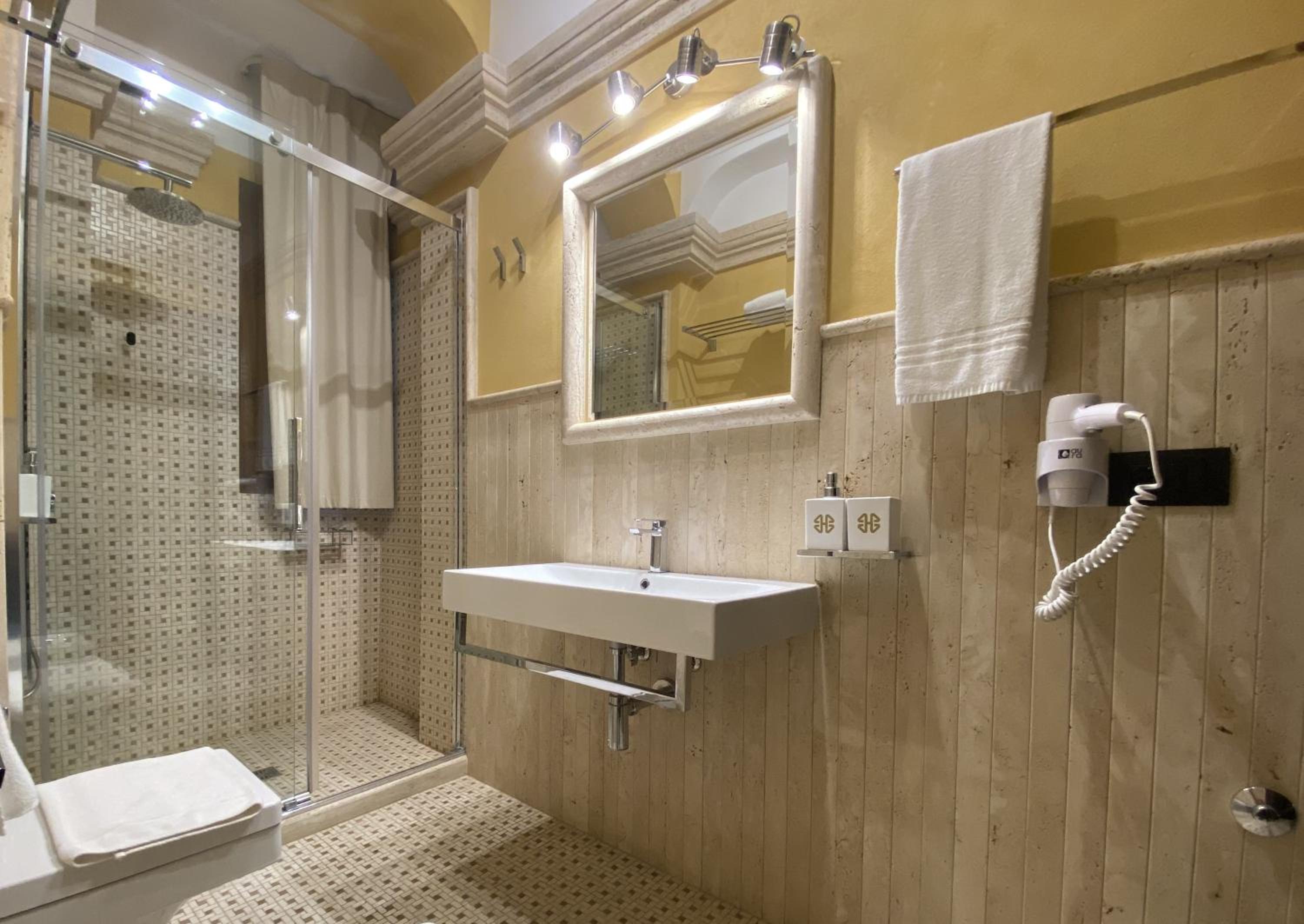 Deluxe Suite with Spa Bath