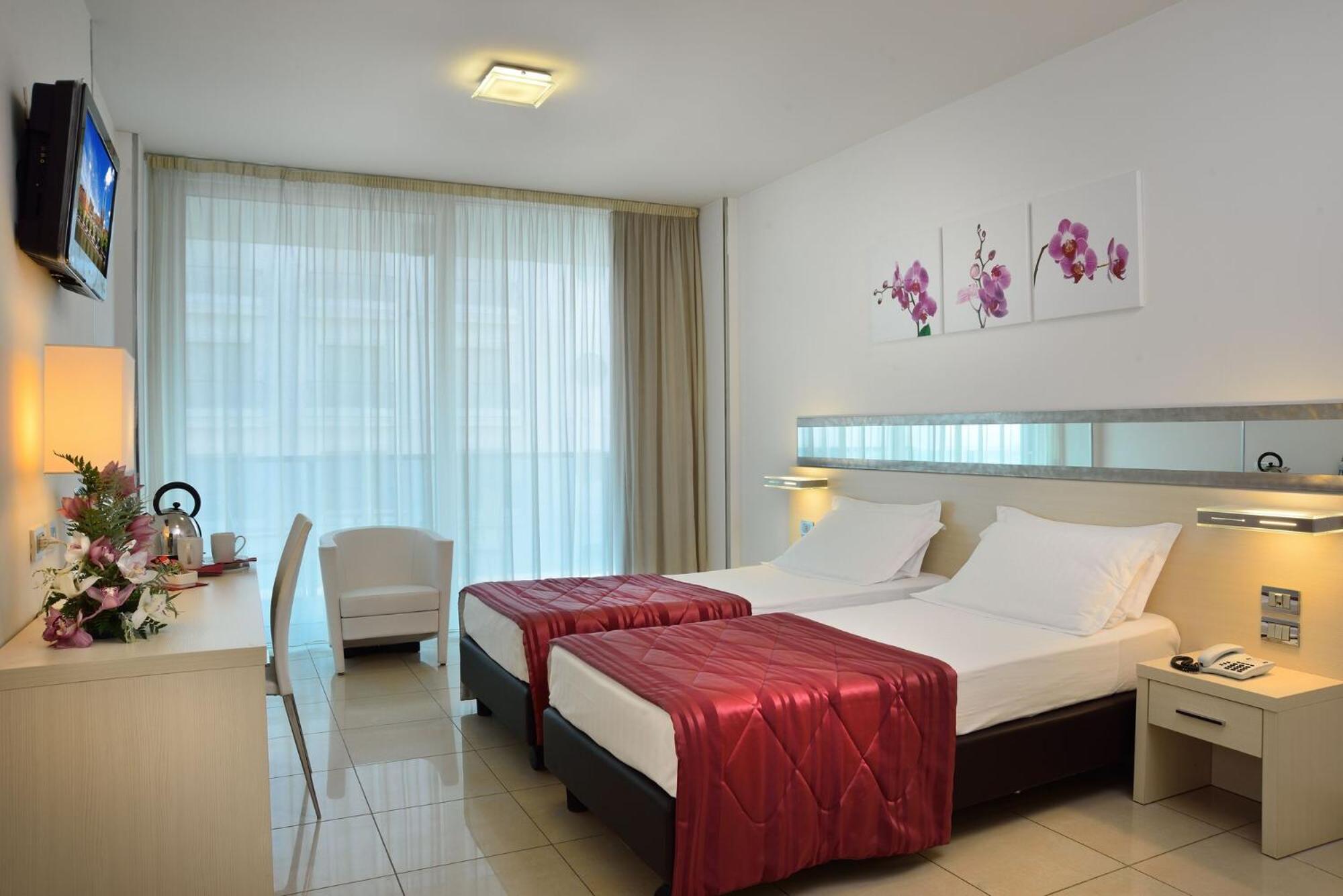 Classic Twin Room with Balcony with Side Sea View