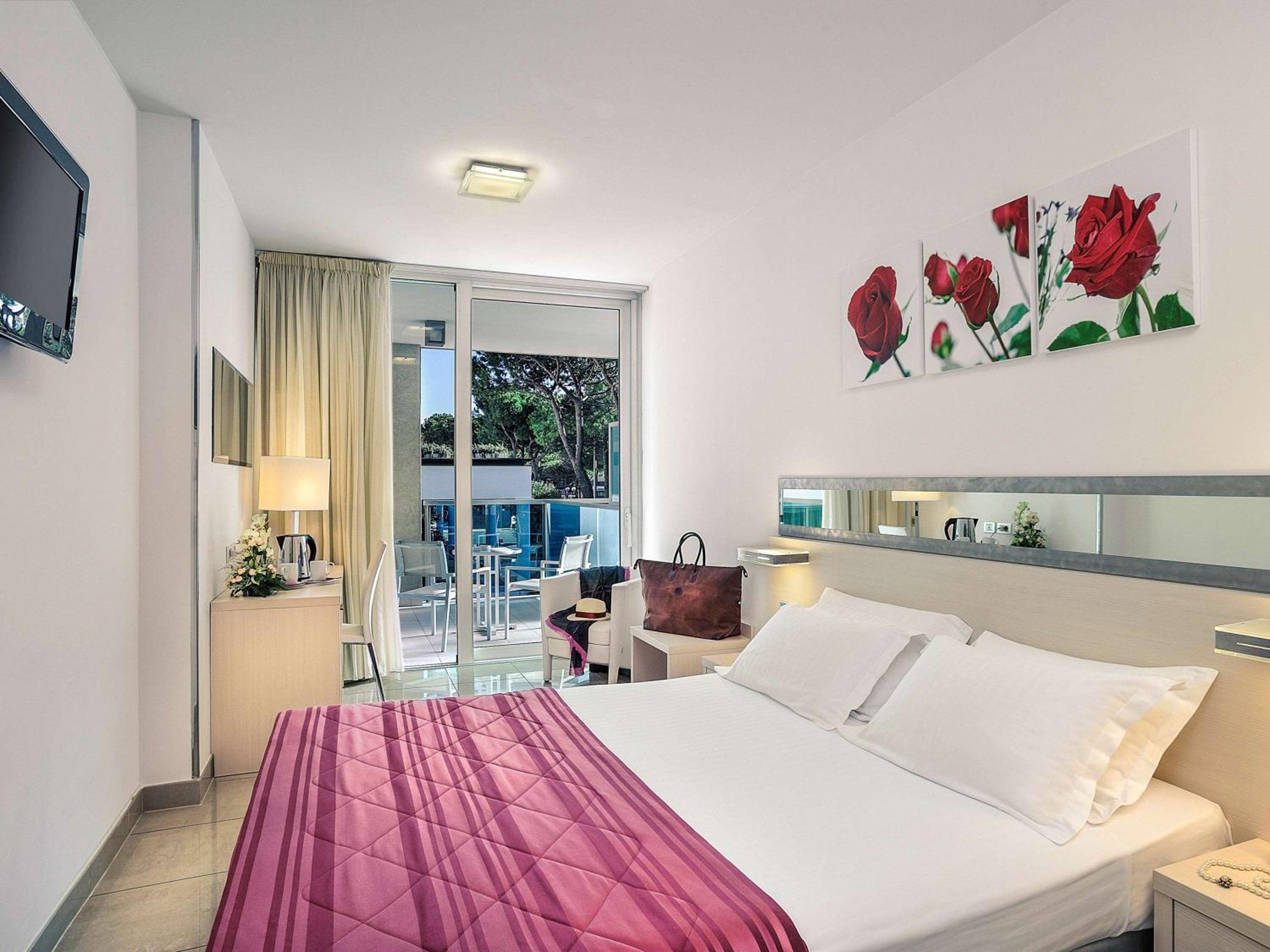 Classic Double Room with Balcony and Side Sea View