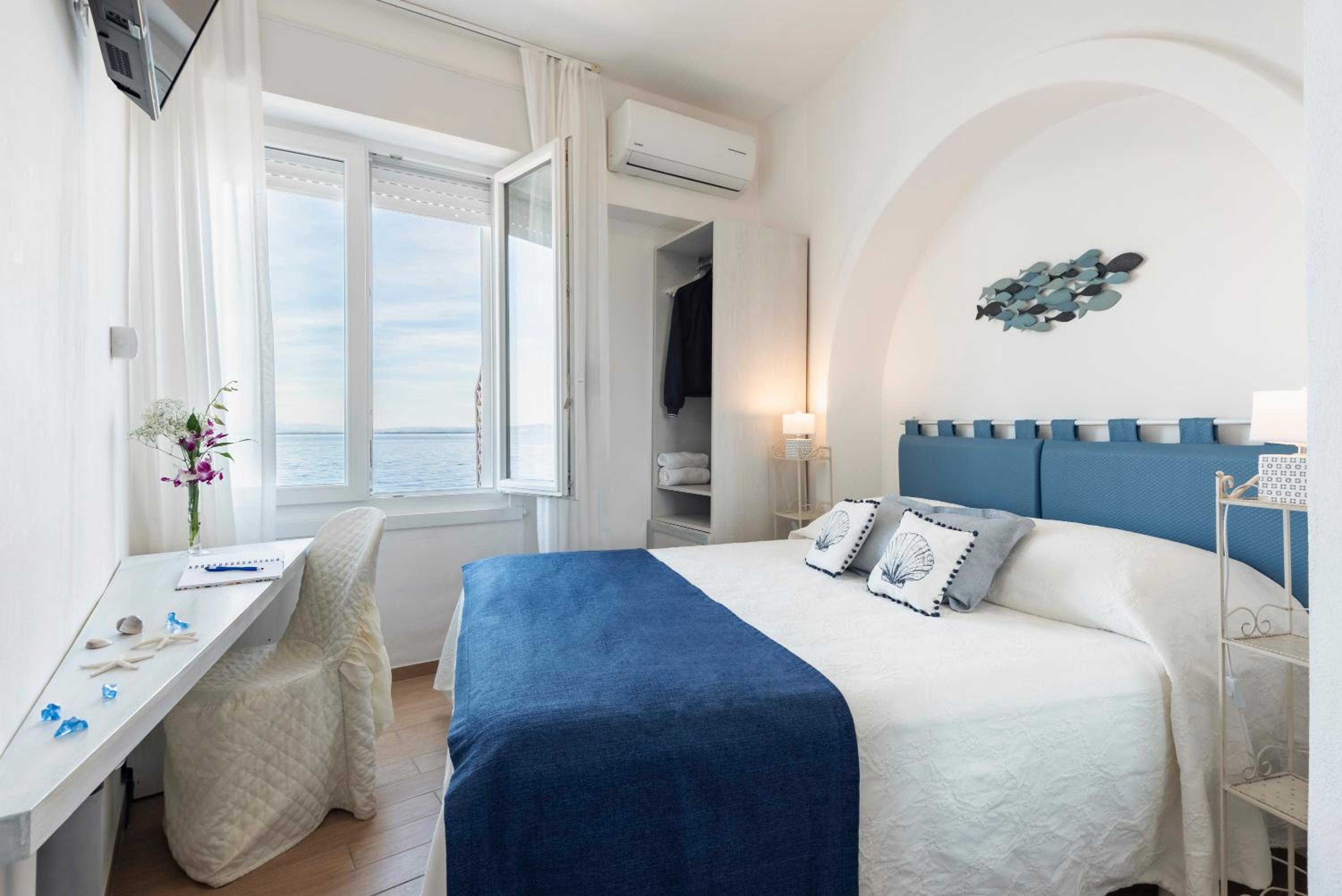 Economy Double Room with Sea View