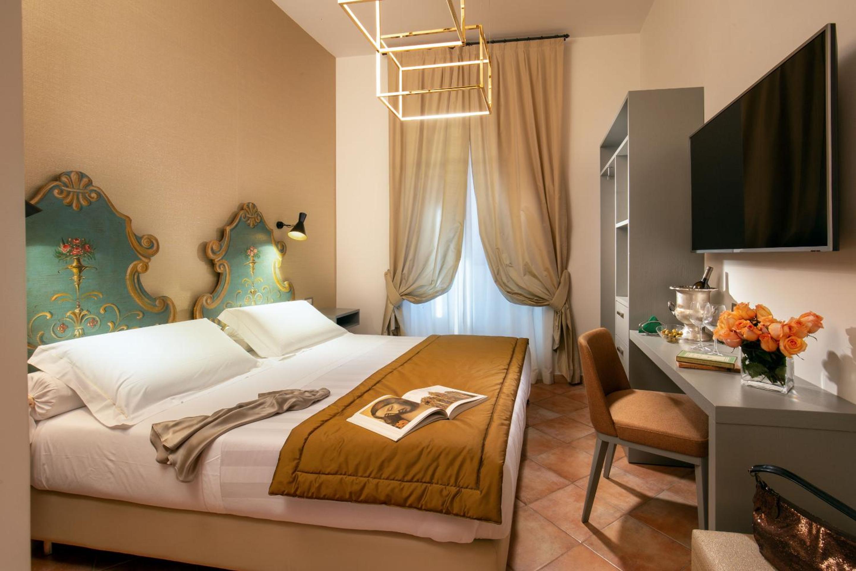 Double or Twin Room - Via dei Greci 23