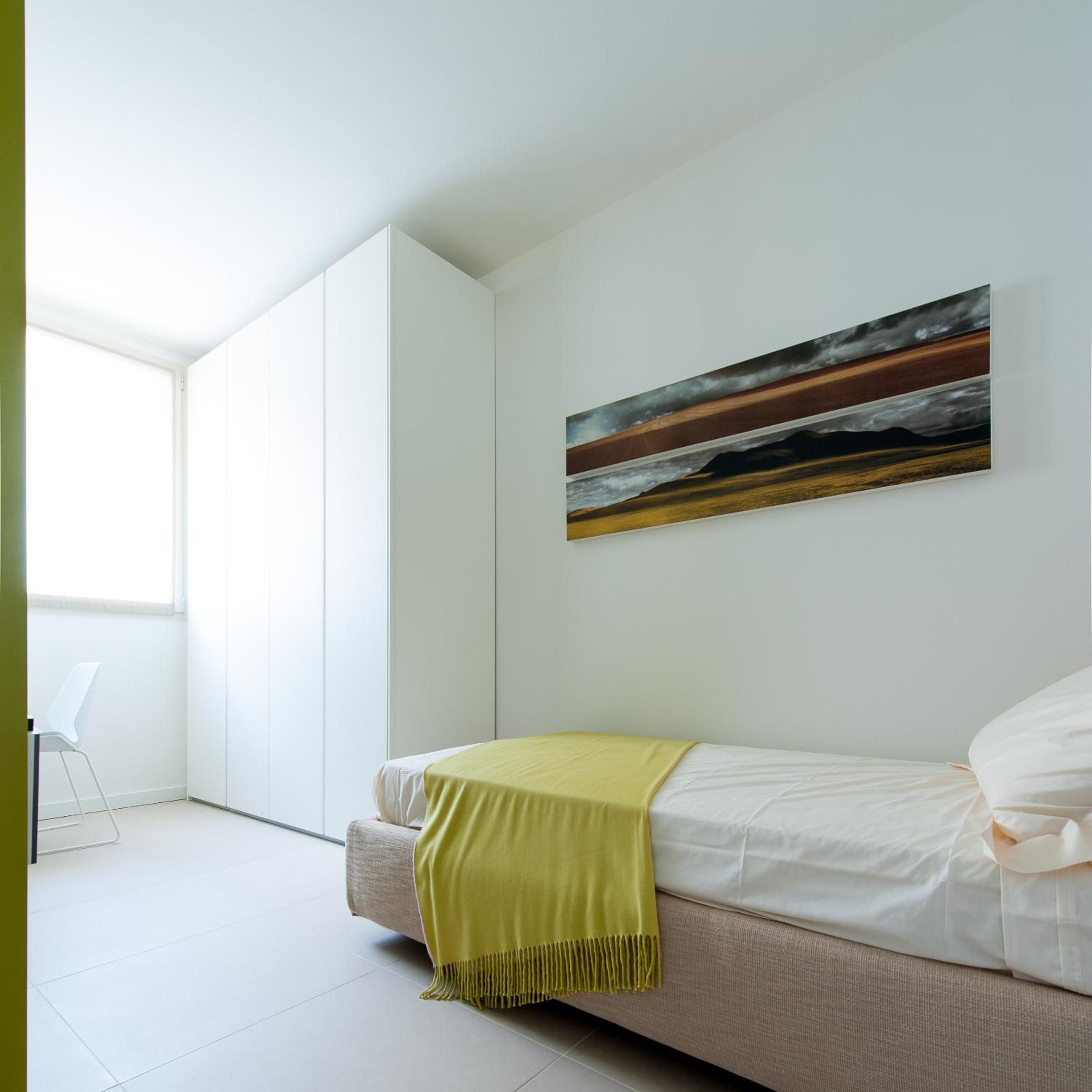 Apartment with Lake View