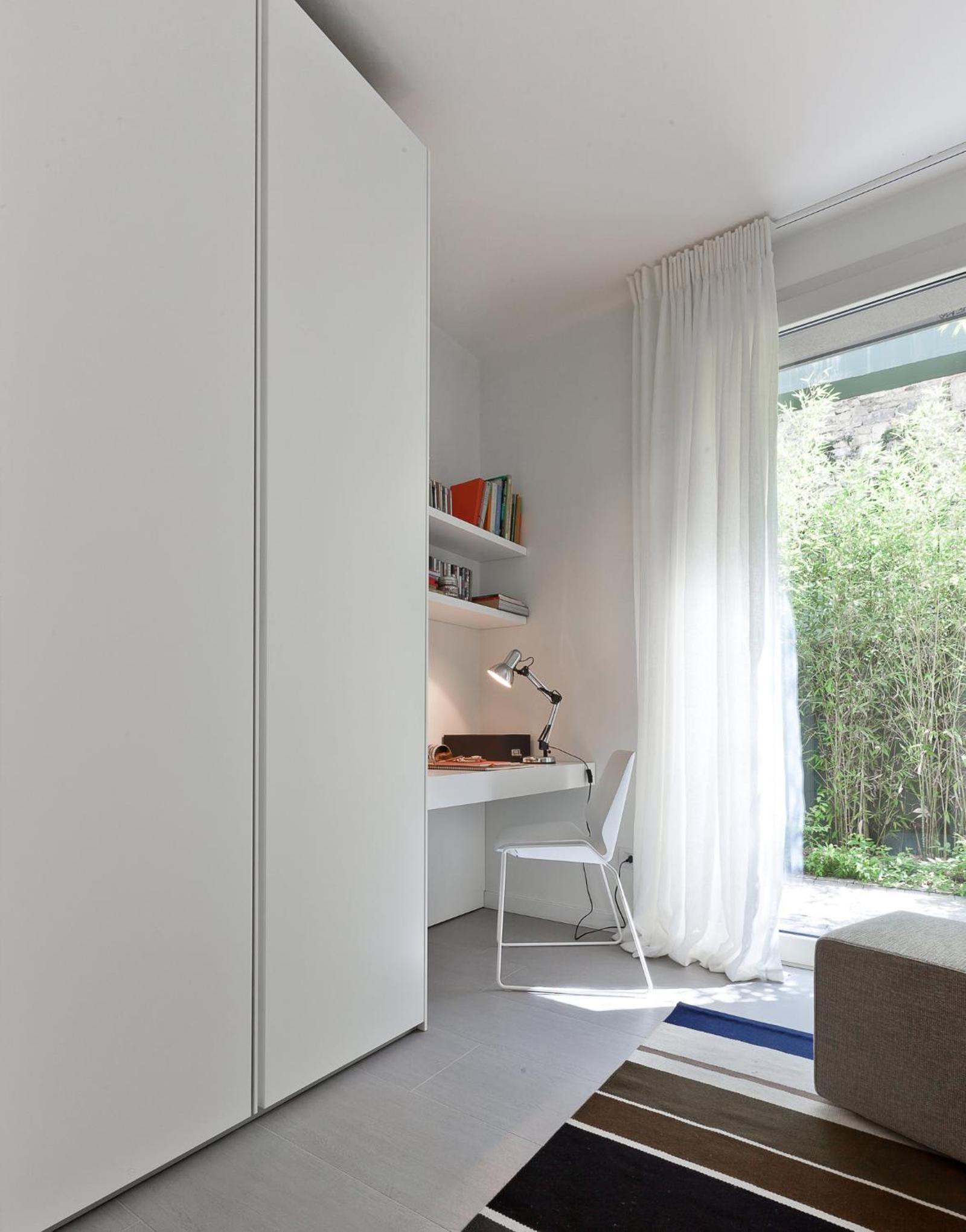 Apartment with Lake View