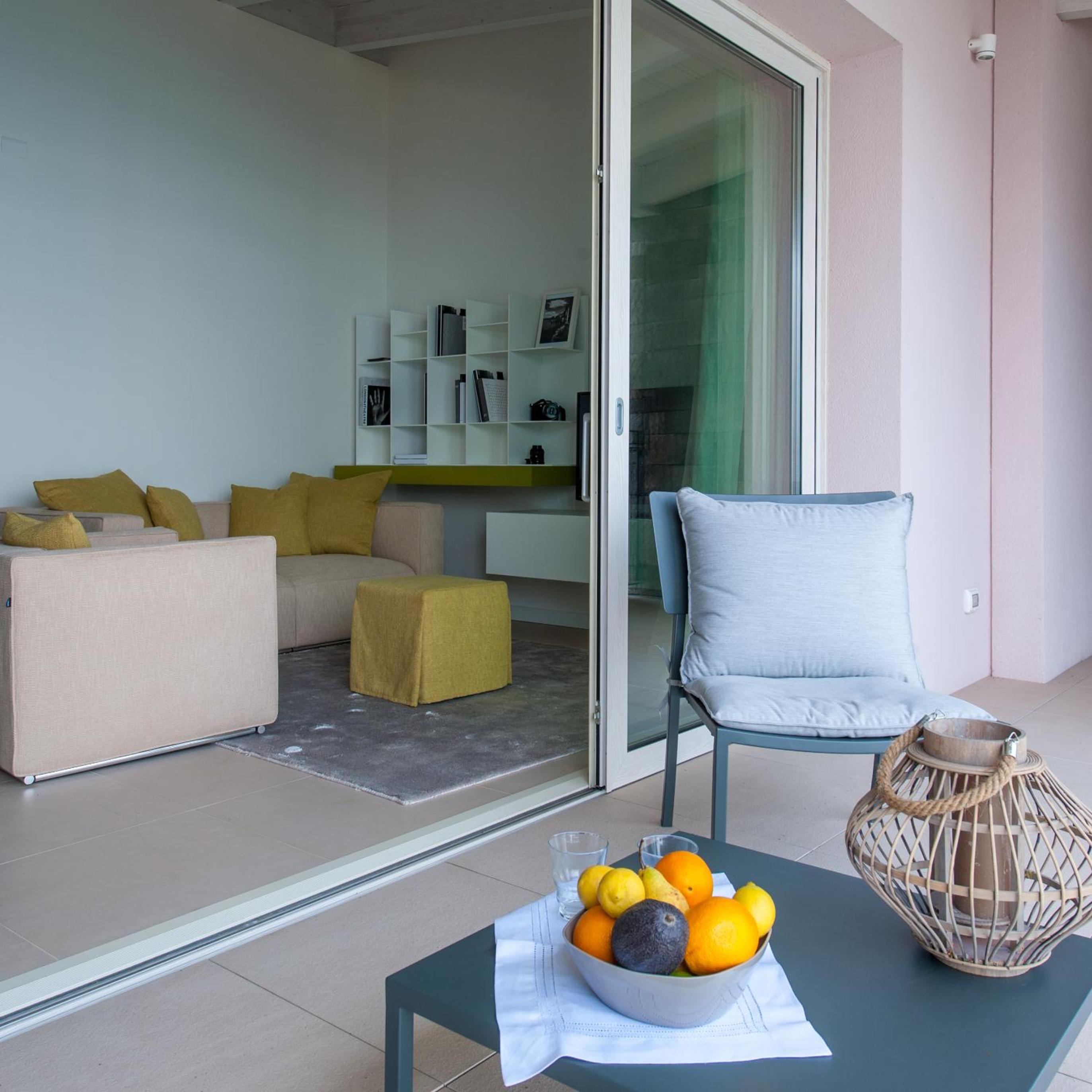 Apartment with Lake View