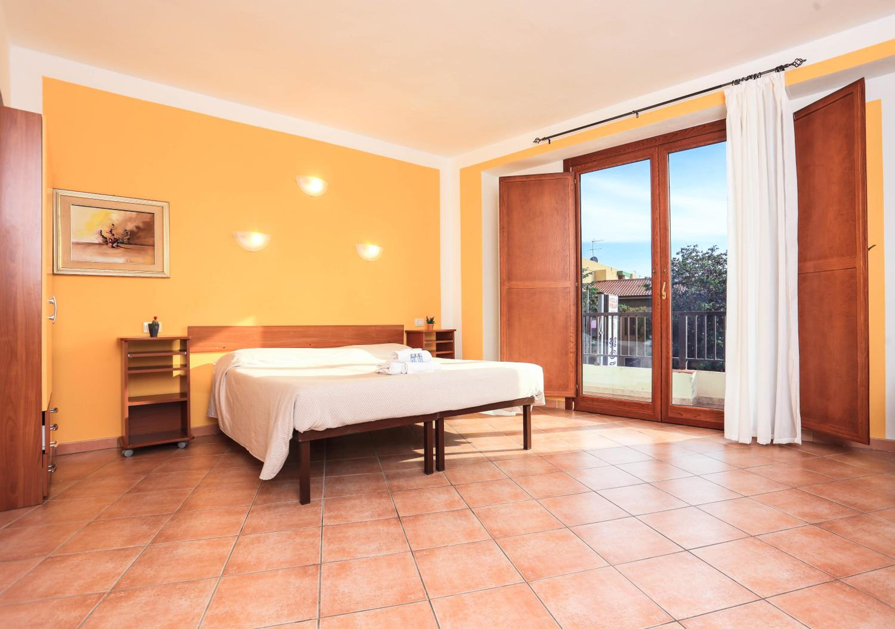Classic Double or Twin Room with Partial Sea View