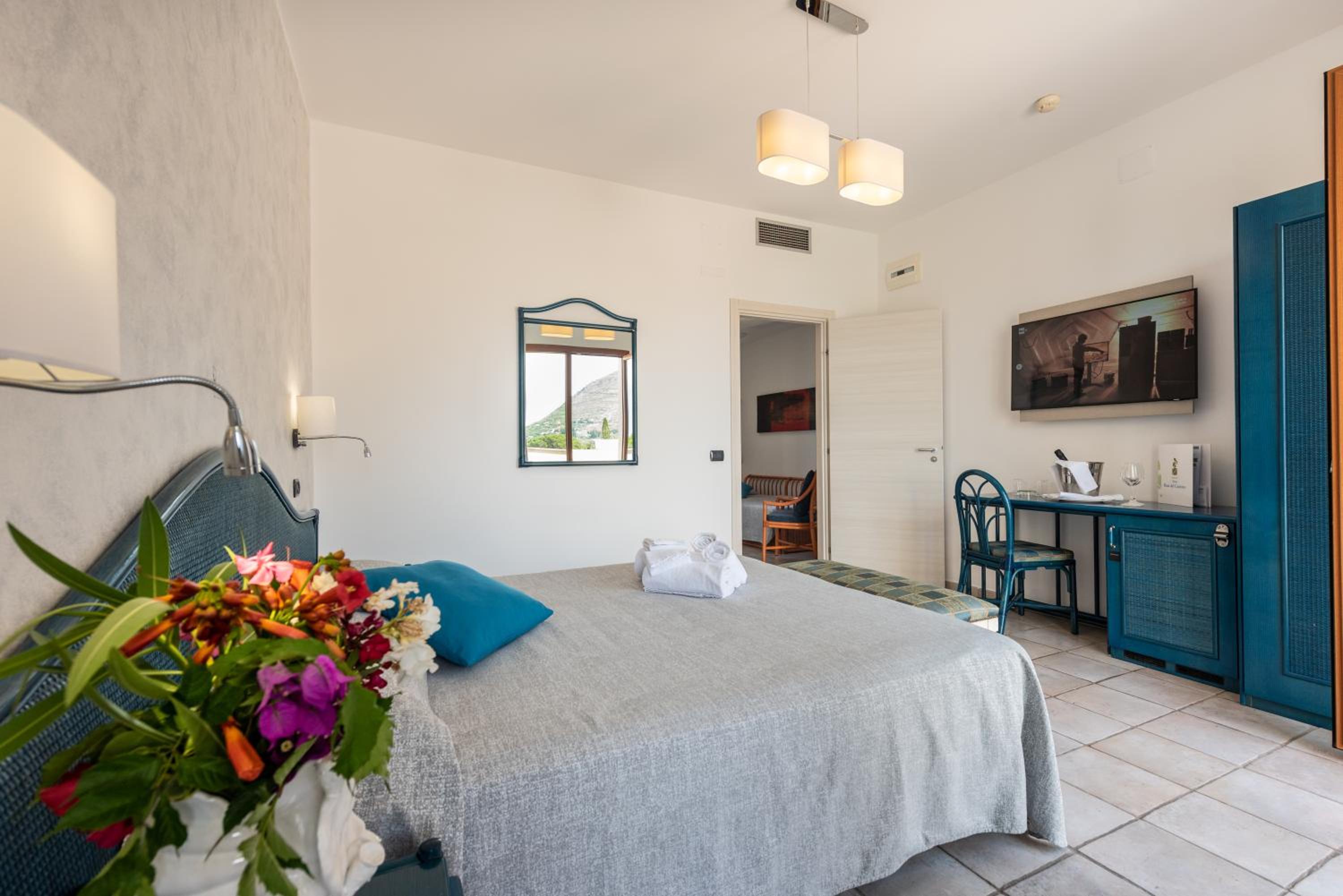 Double or Twin Room with Sea View