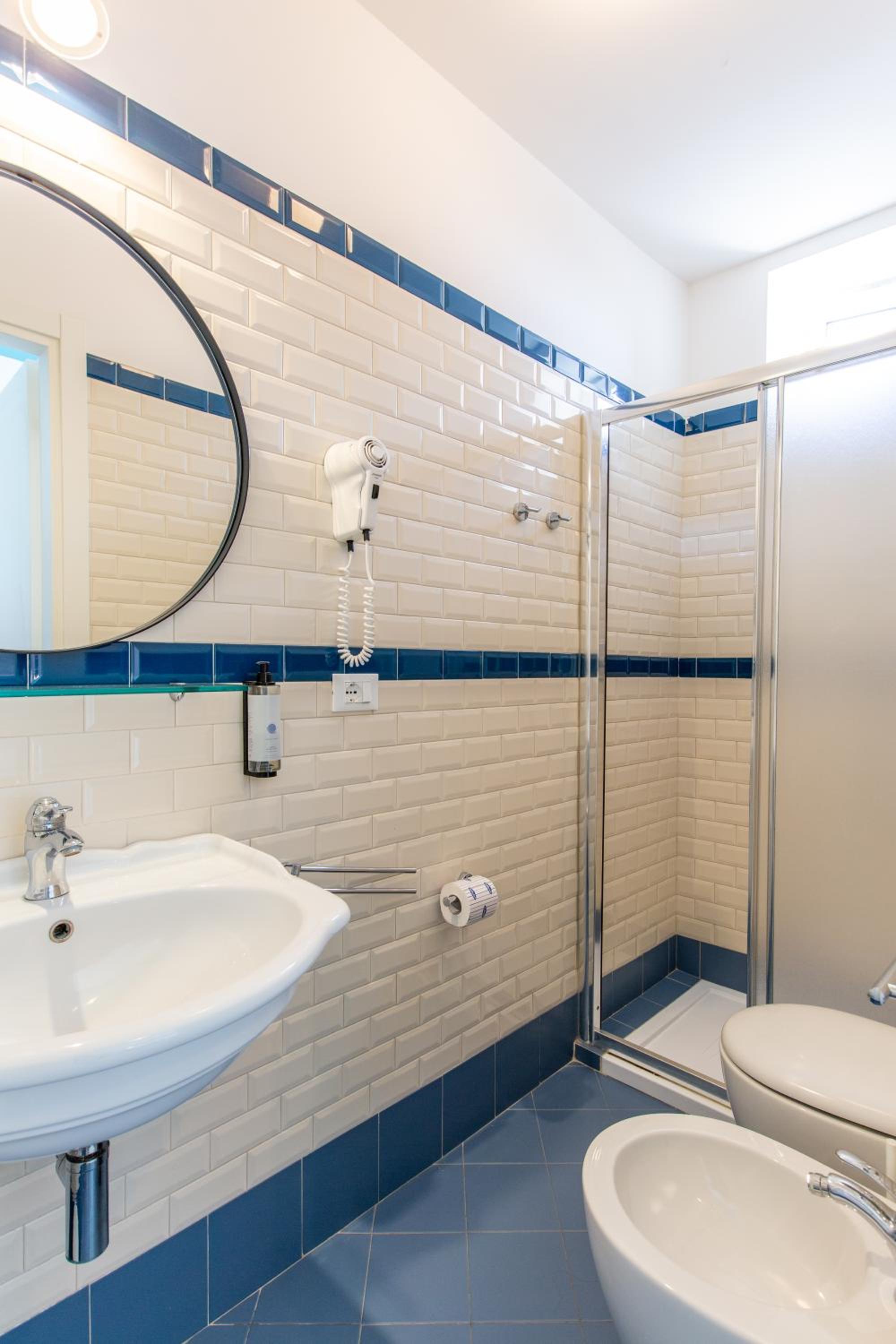 Standard Triple Room With Partial Sea View