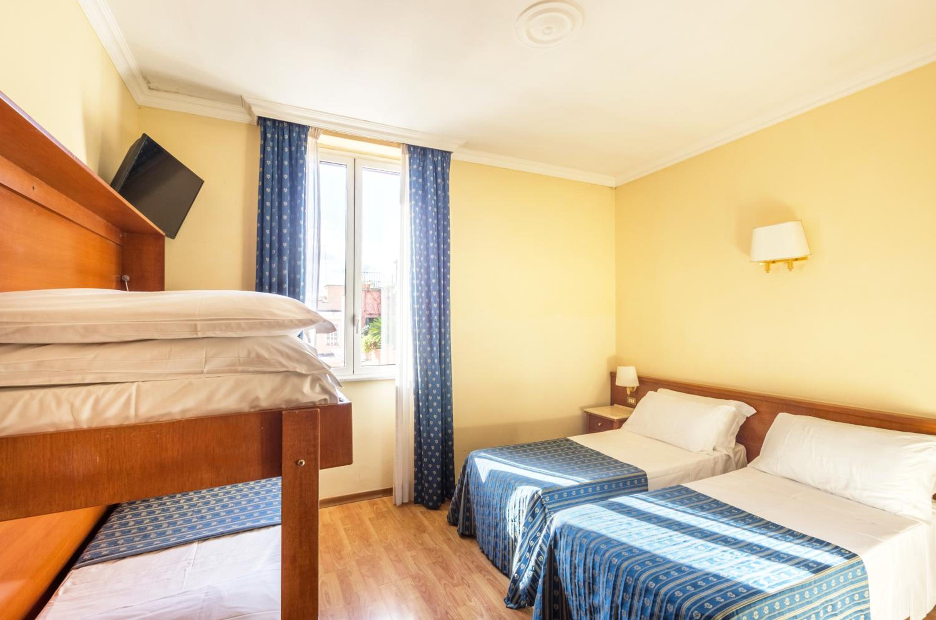 Family Room (2 Adults + 2 Children)