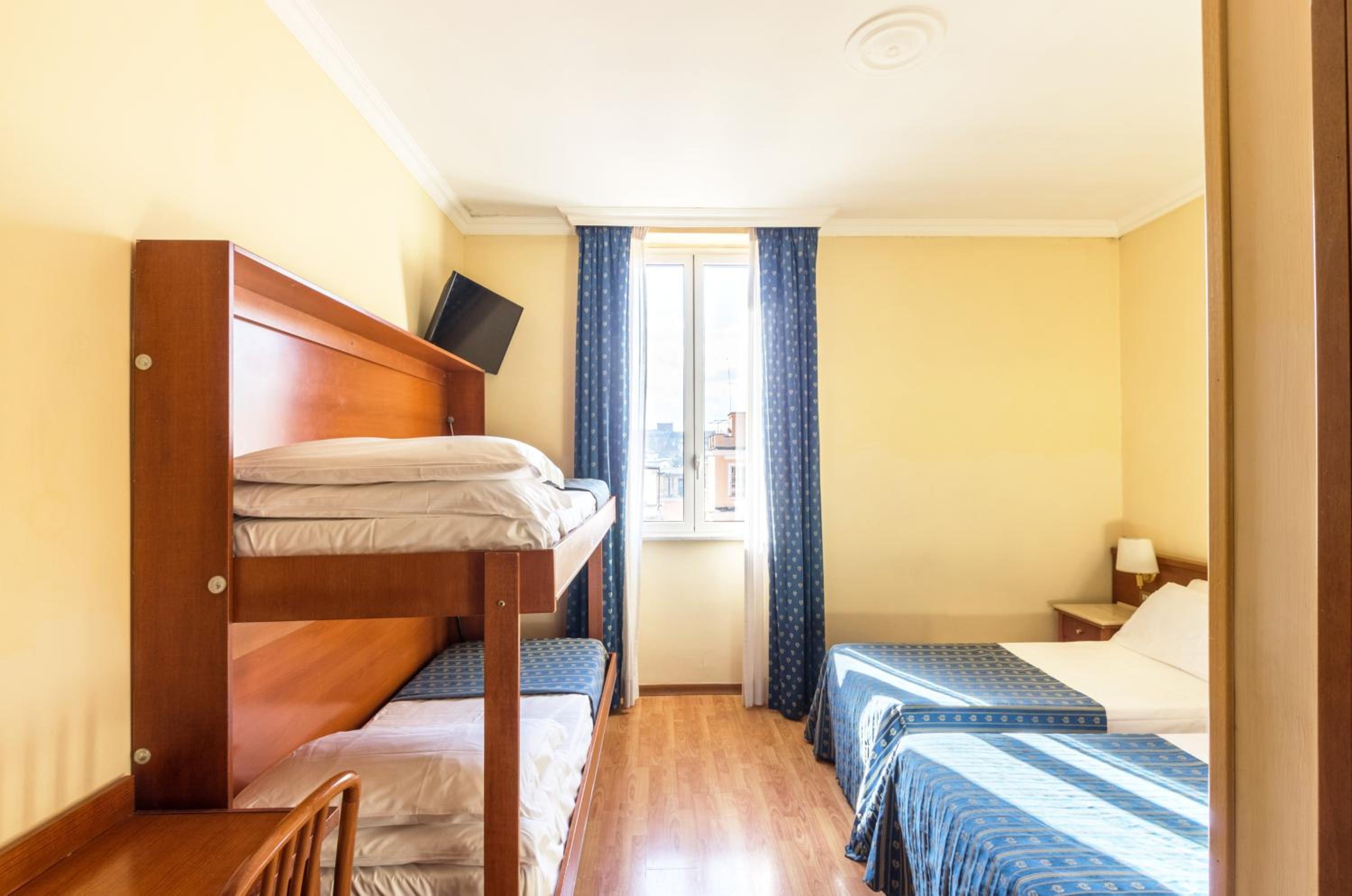 Family Room (2 Adults + 2 Children)