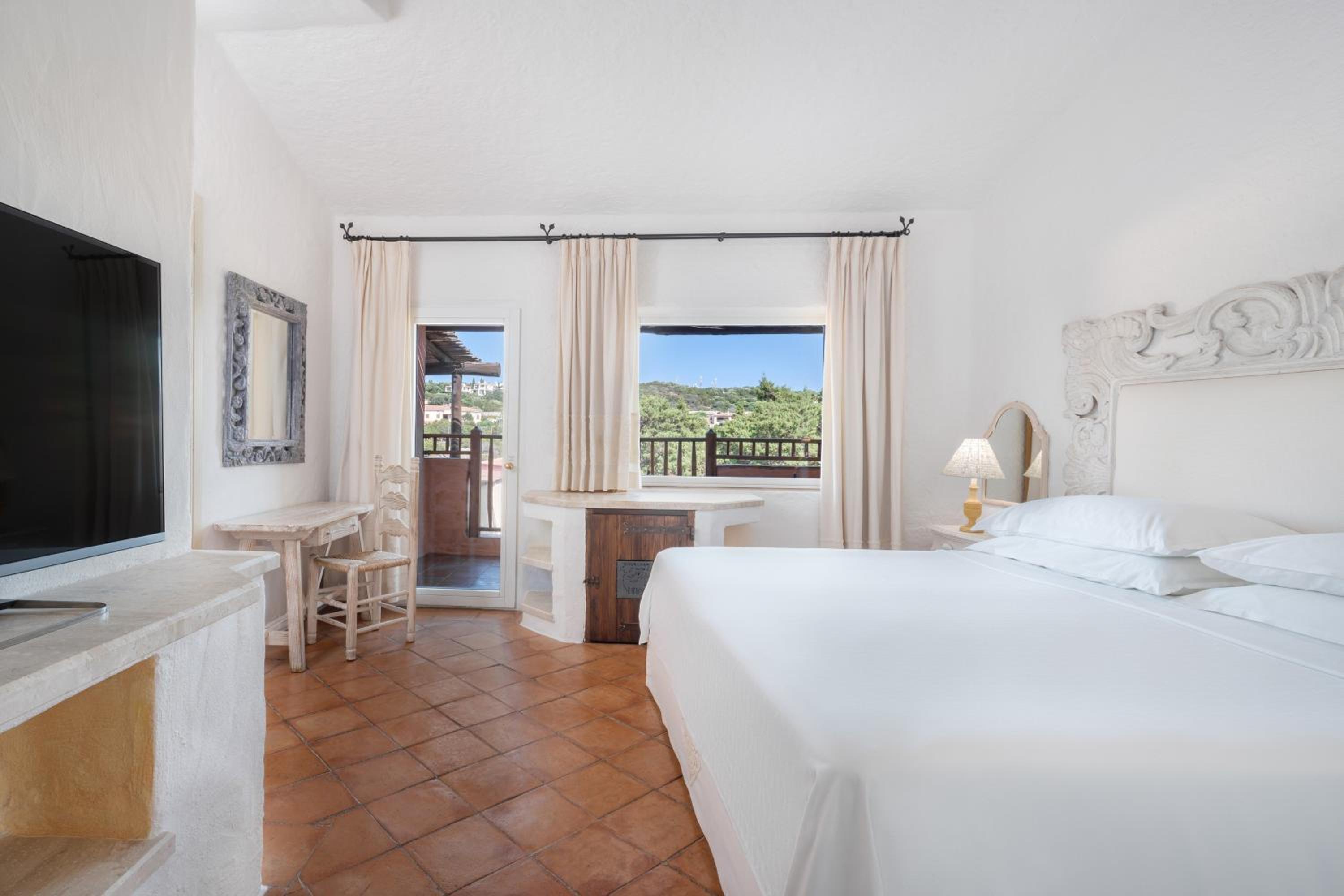 Superior, king size bed, courtyard View, terrace