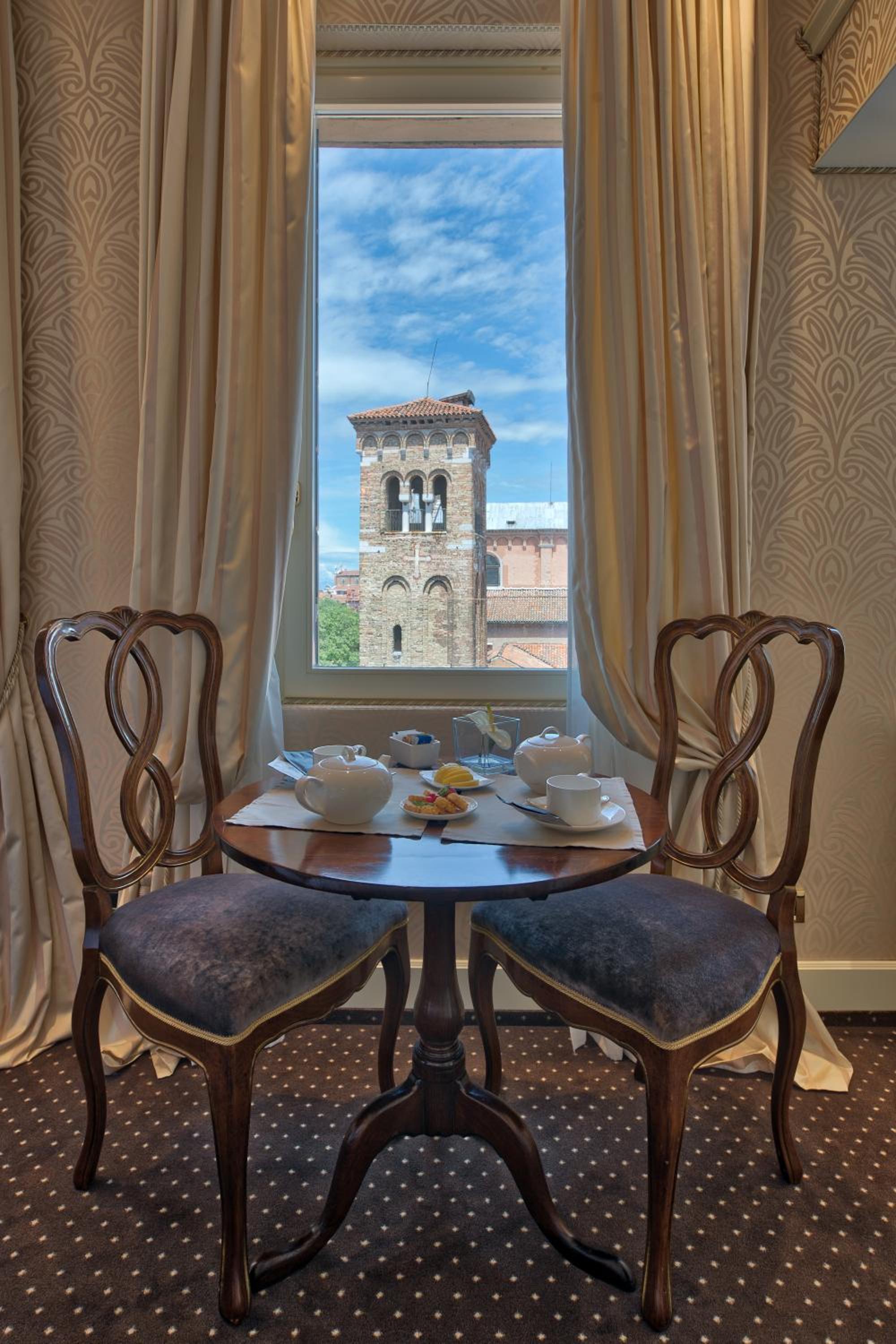 Classic Double or Twin Room with City View