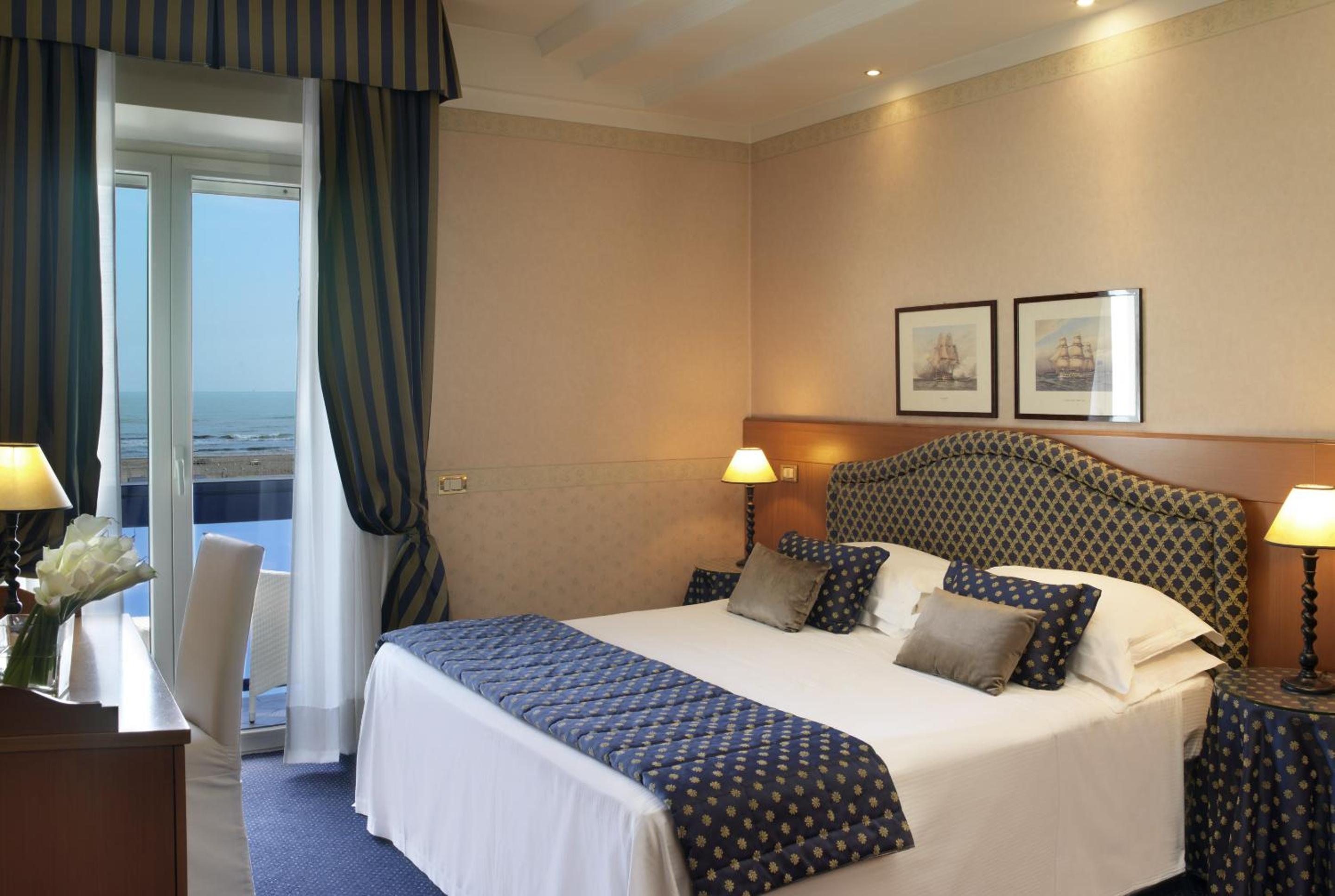 Deluxe double room with Front Sea View