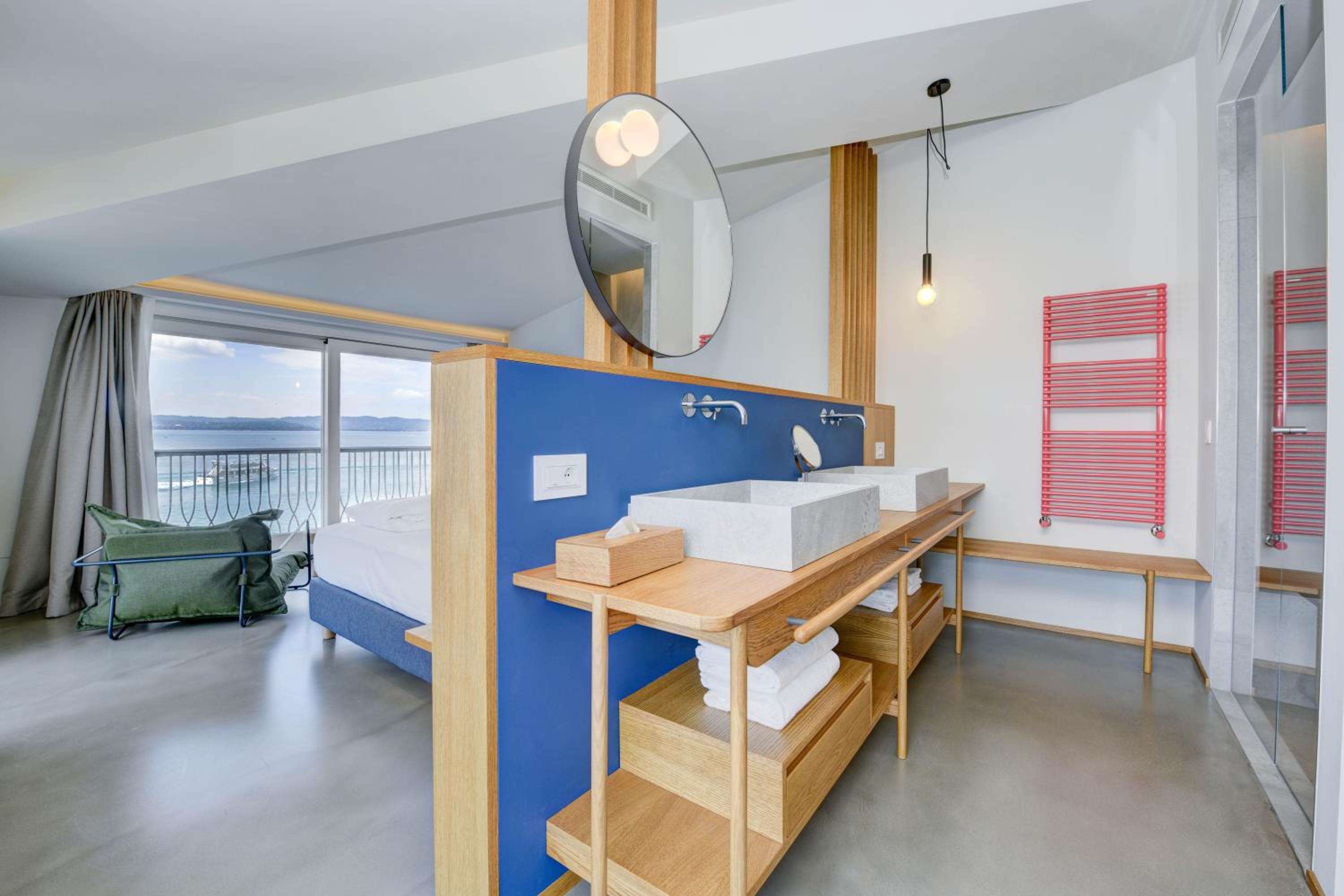 Junior Suite with Lake View