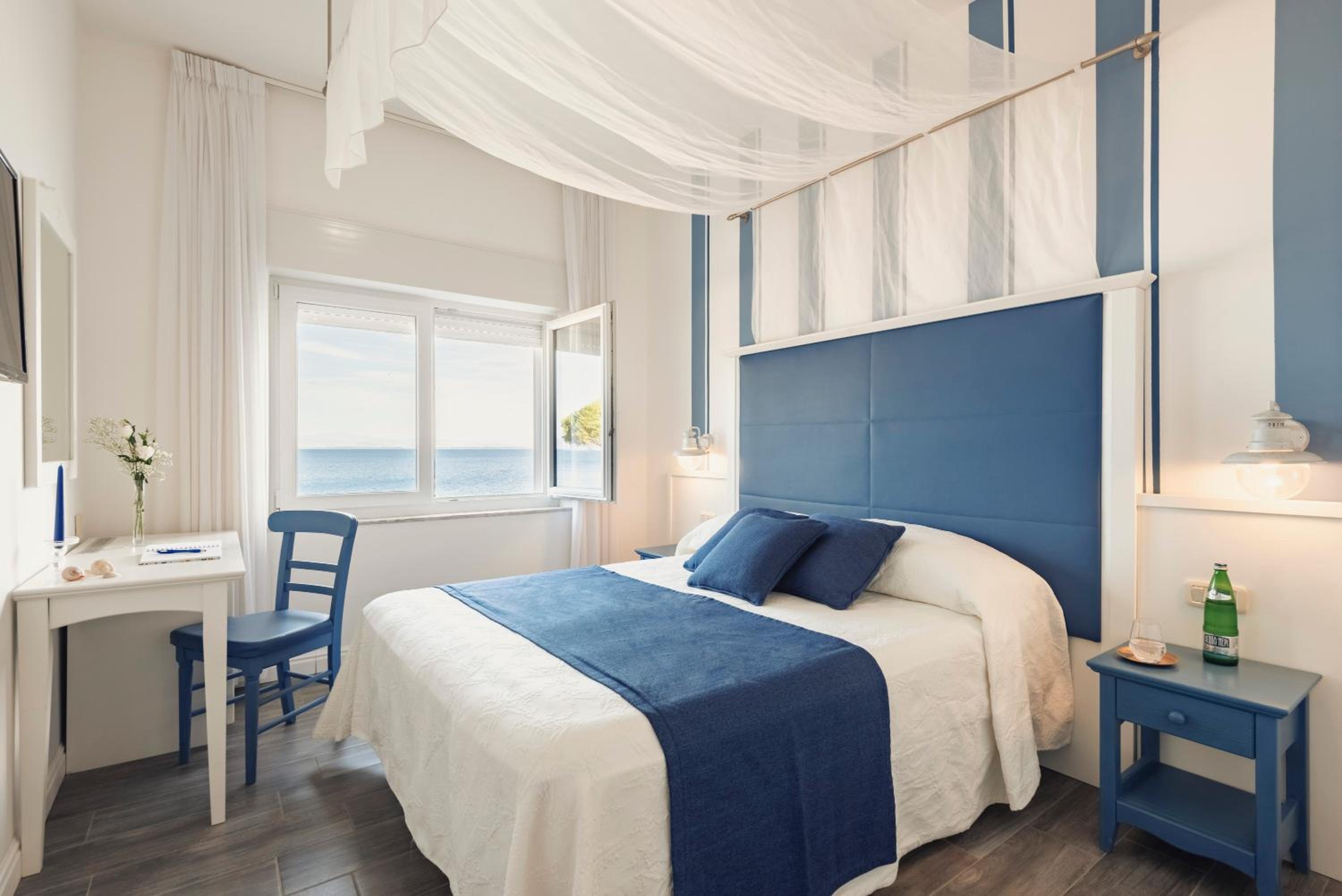 Deluxe King Room with Sea View