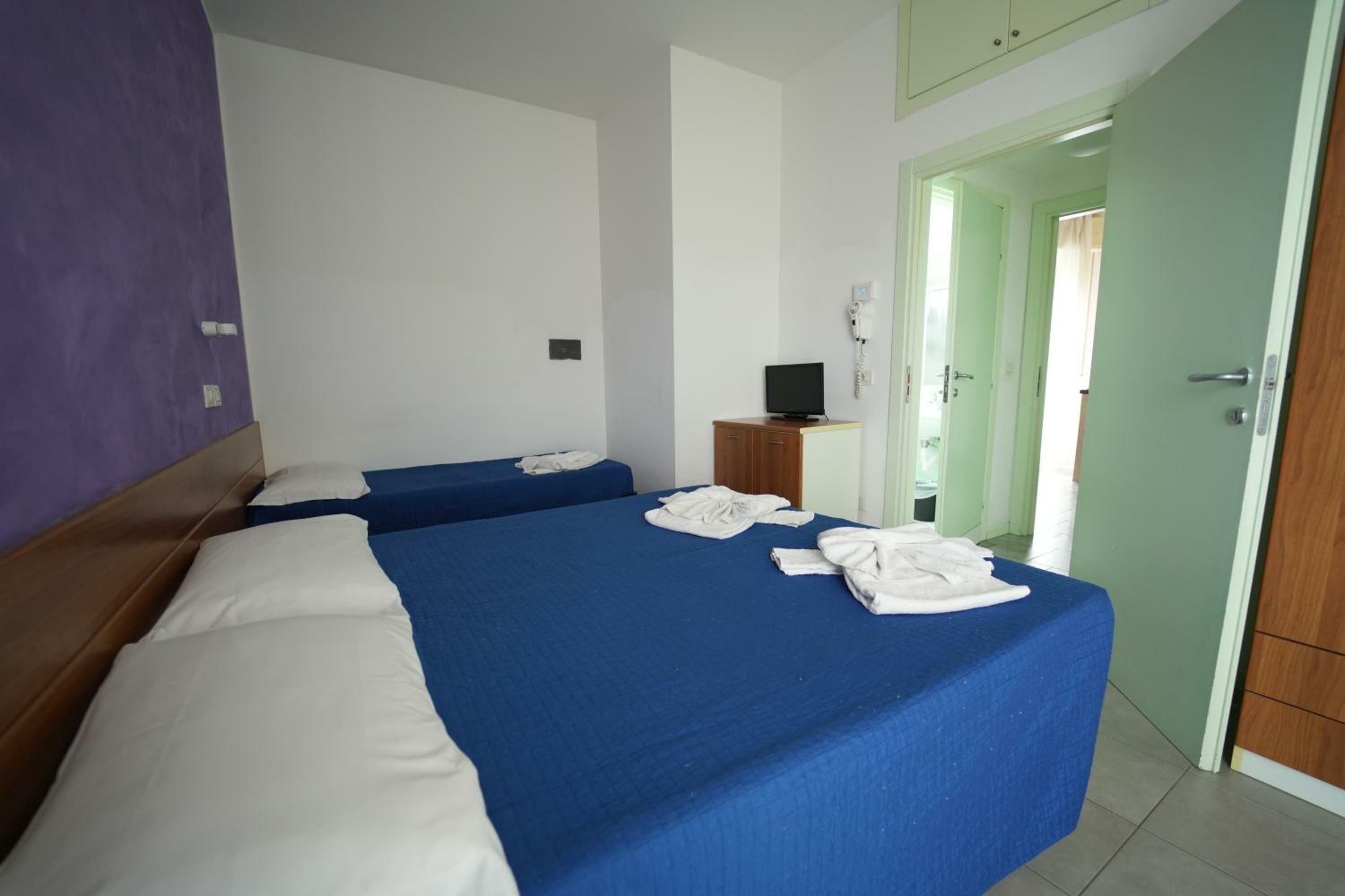 One-Bedroom Apartment with Balcony (5 Adults)