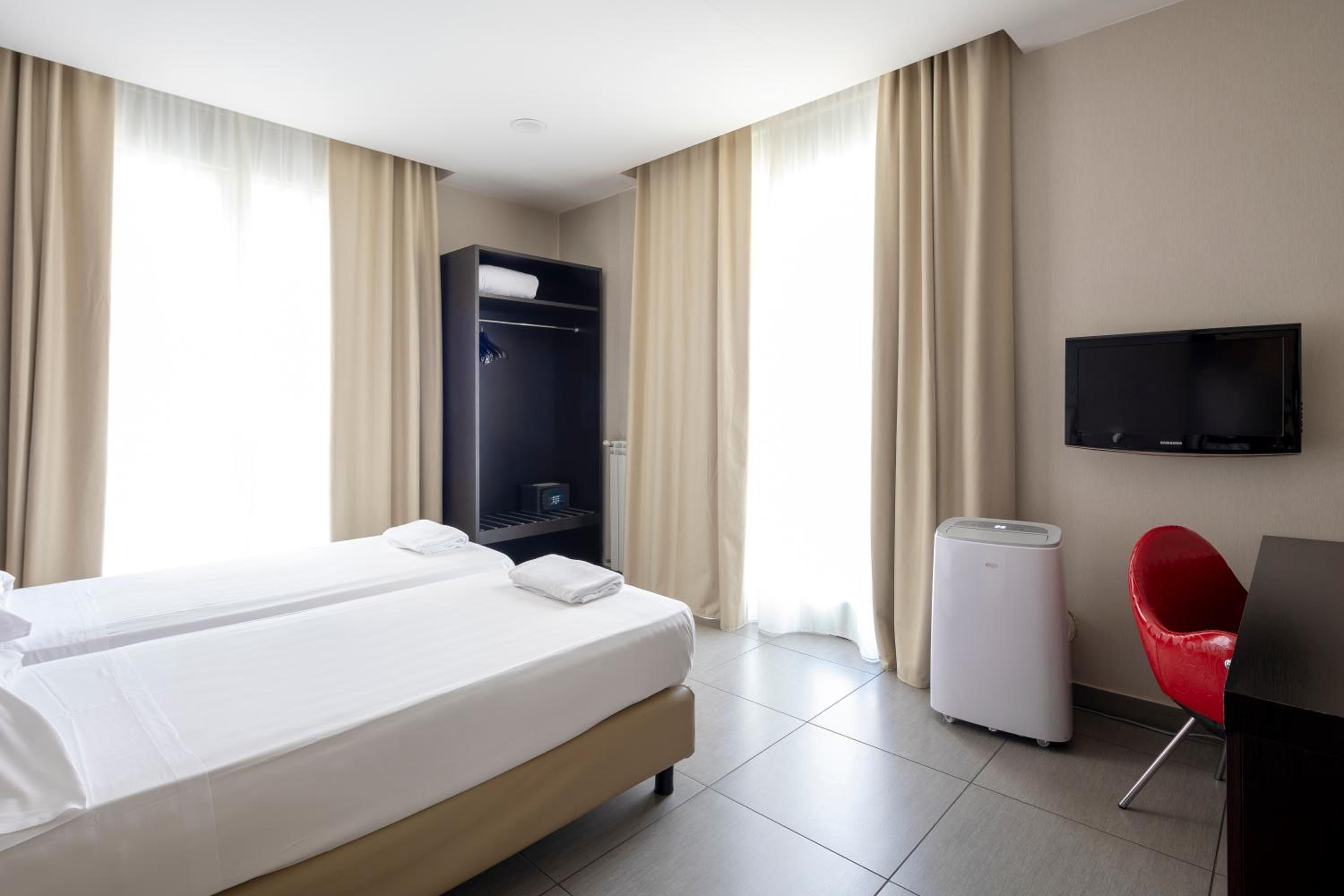 Double or Twin Room with City View