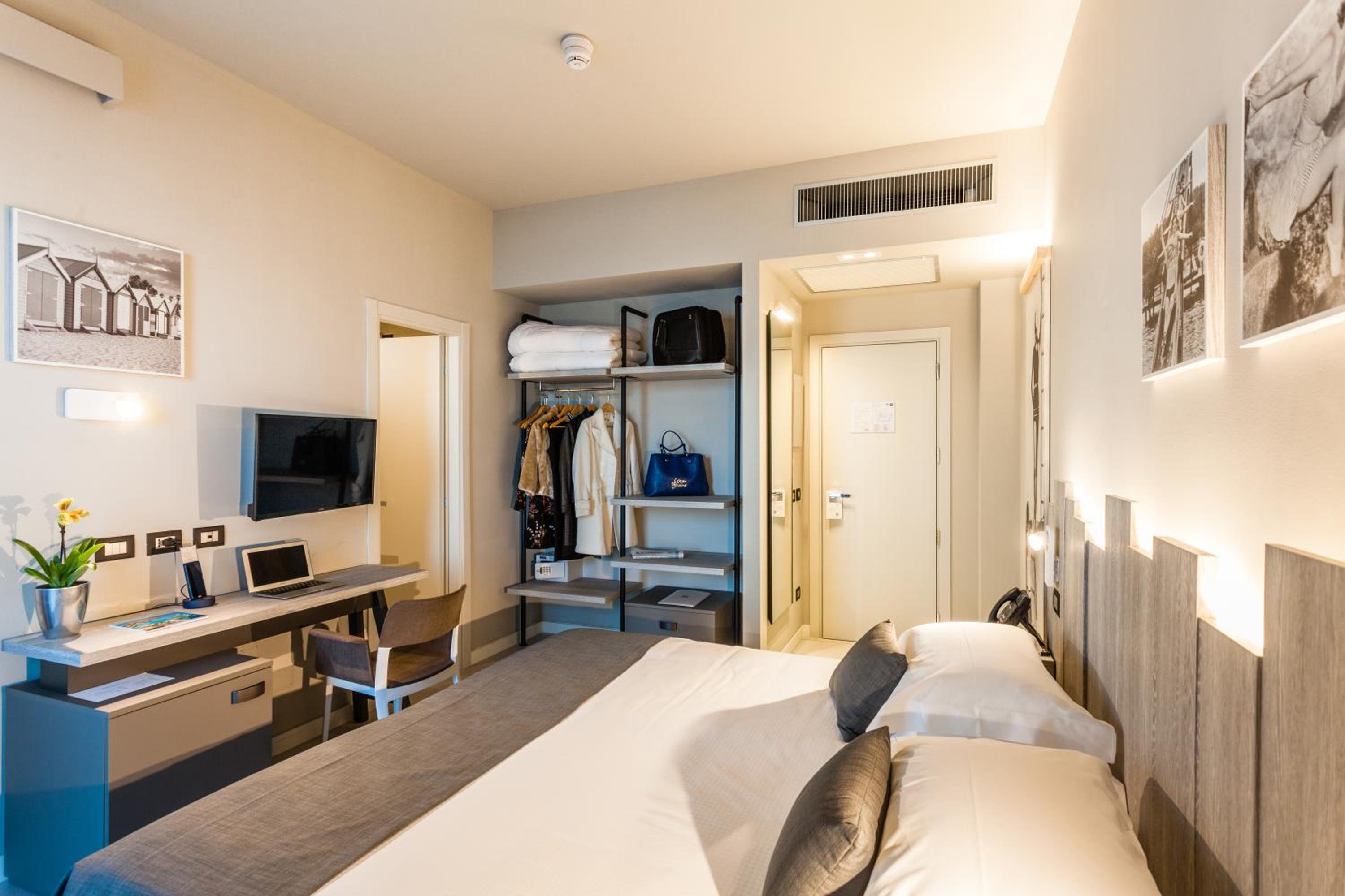 Double or Twin Room with Side Sea View