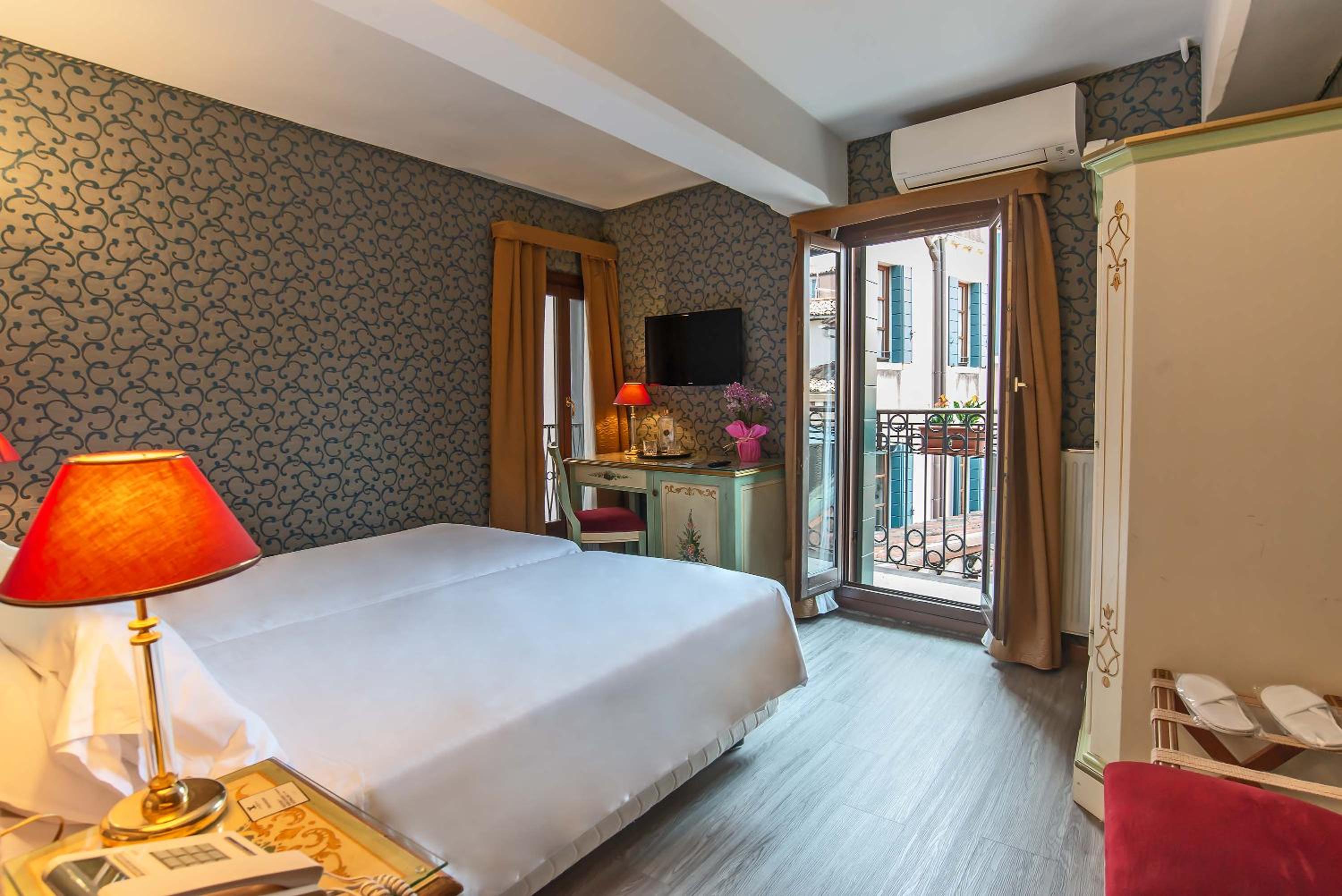 Comfort Double or Twin Room