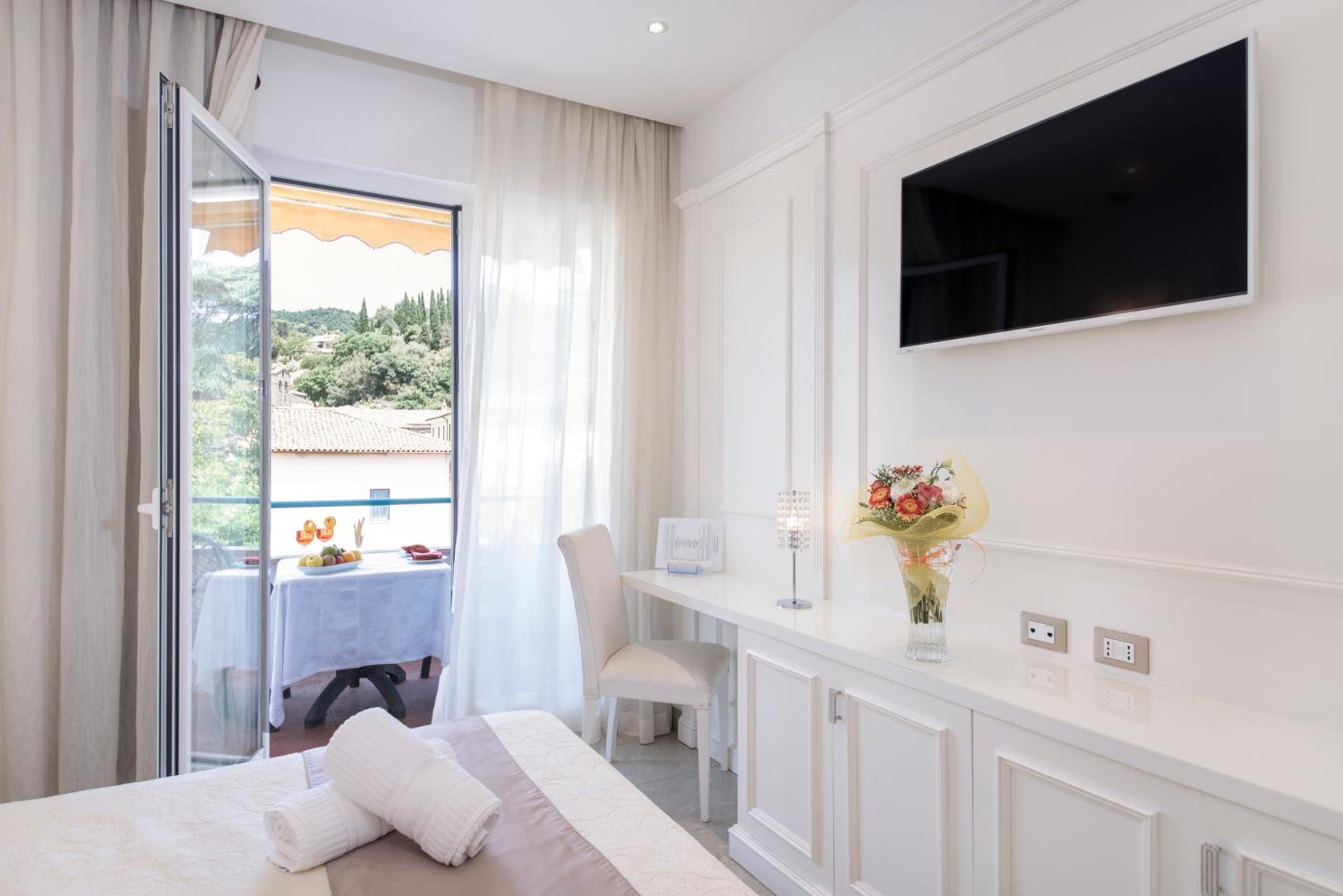 Superior Double Room with Balcony