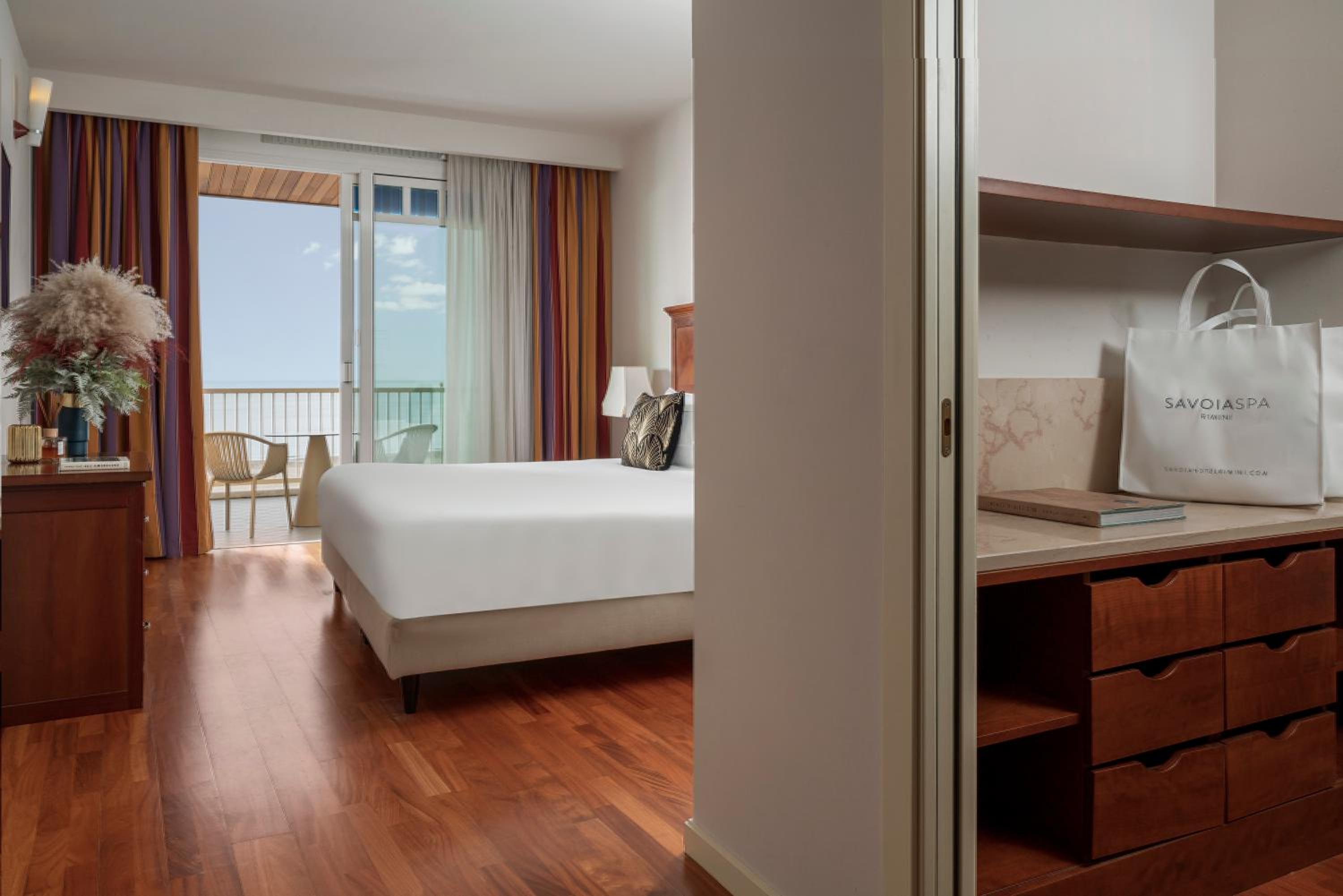 Deluxe Suite with Sea View